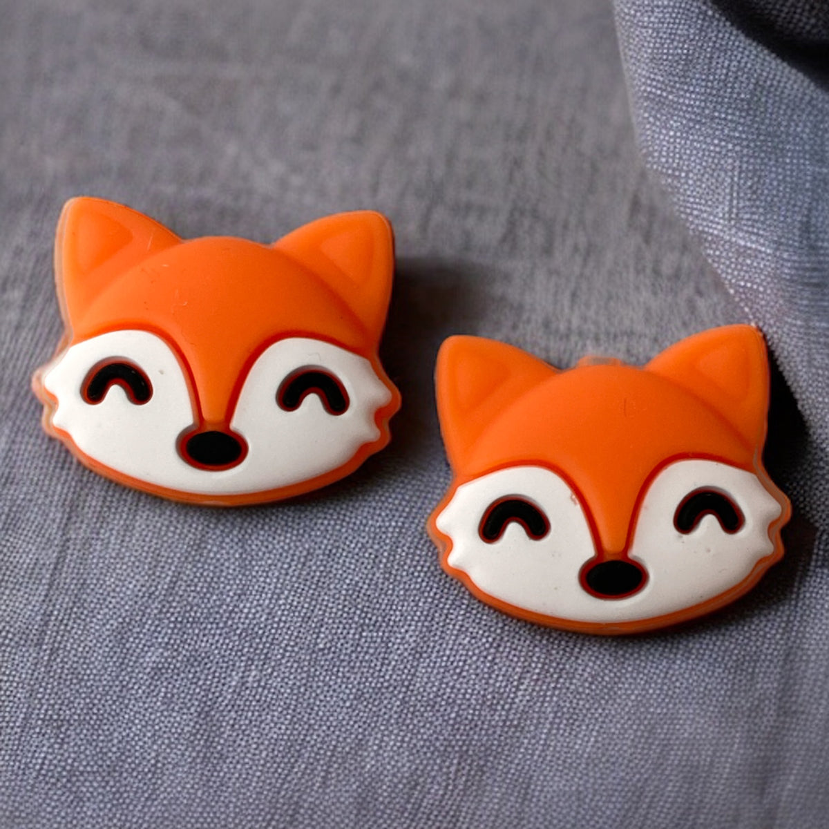 T429 - Orange Fox Silicone Focal Bead (1 Count)