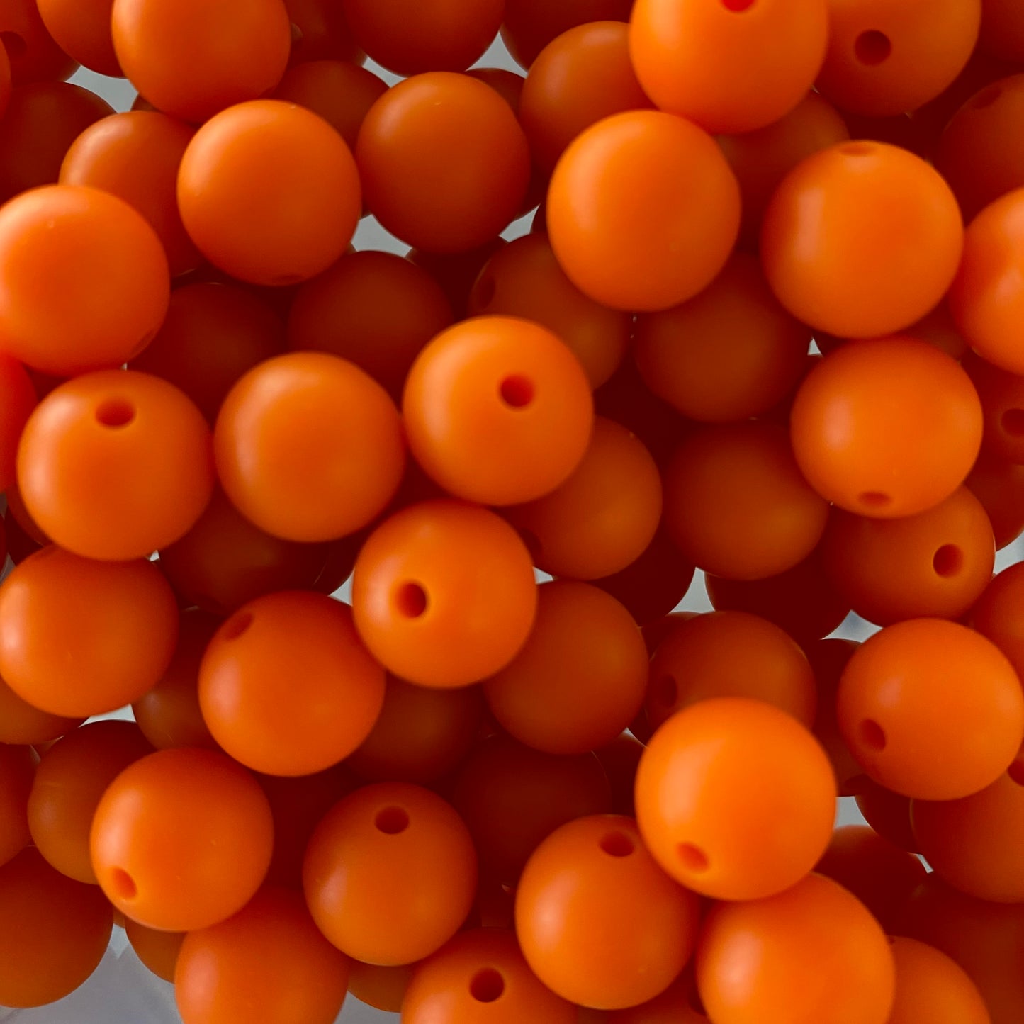 84 / 15mm - Orange Silicone Bead