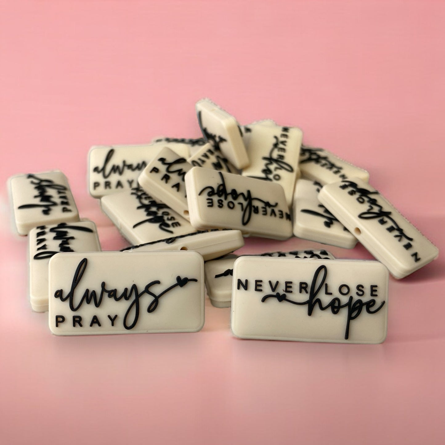 e559 - "Always Pray / Never Lose Hope" Two Sided Exclusive Focal Bead Silicone (1 Count)