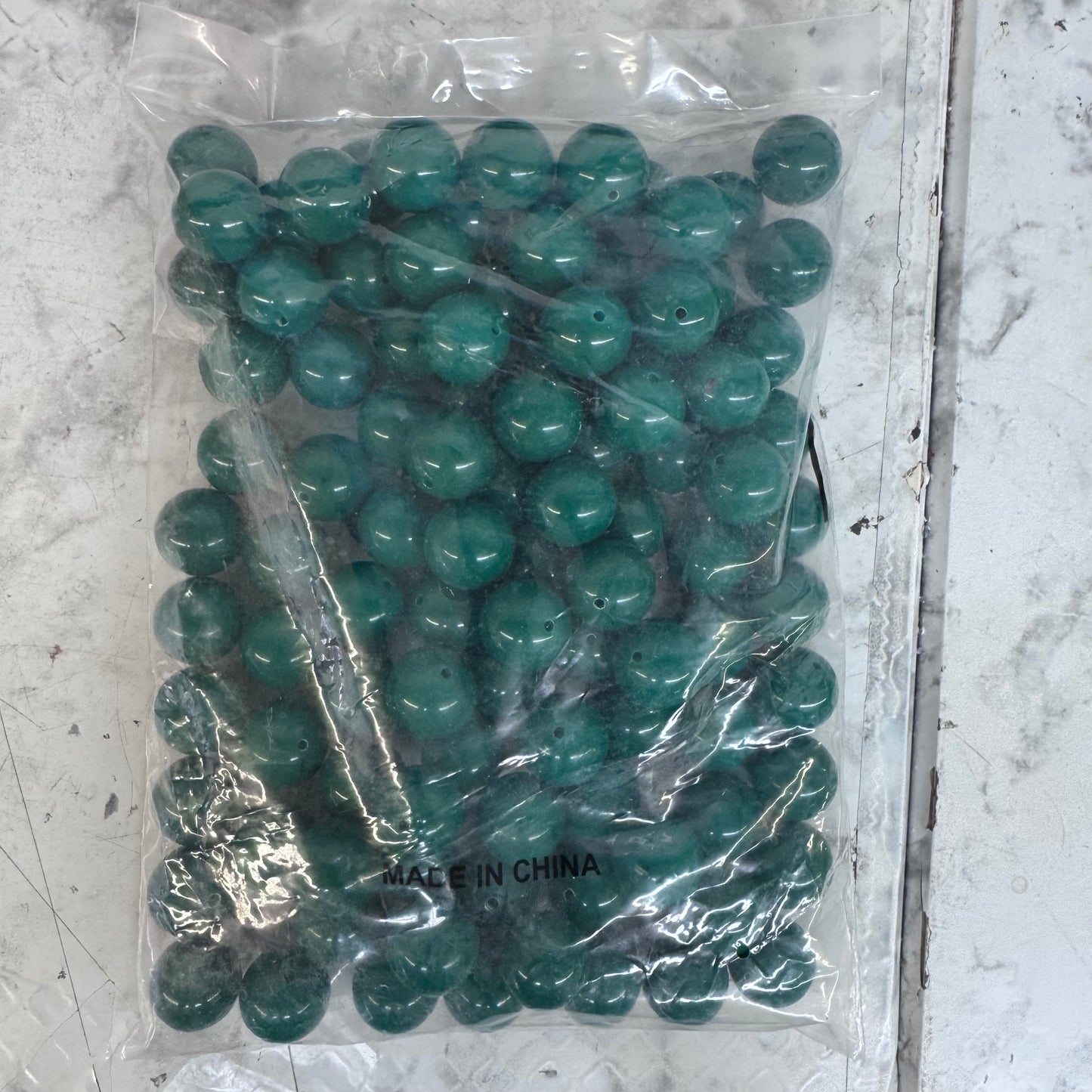 A27- 20mm Dark Green Solid Beads 100 Count *WAREHOUSE SALE*