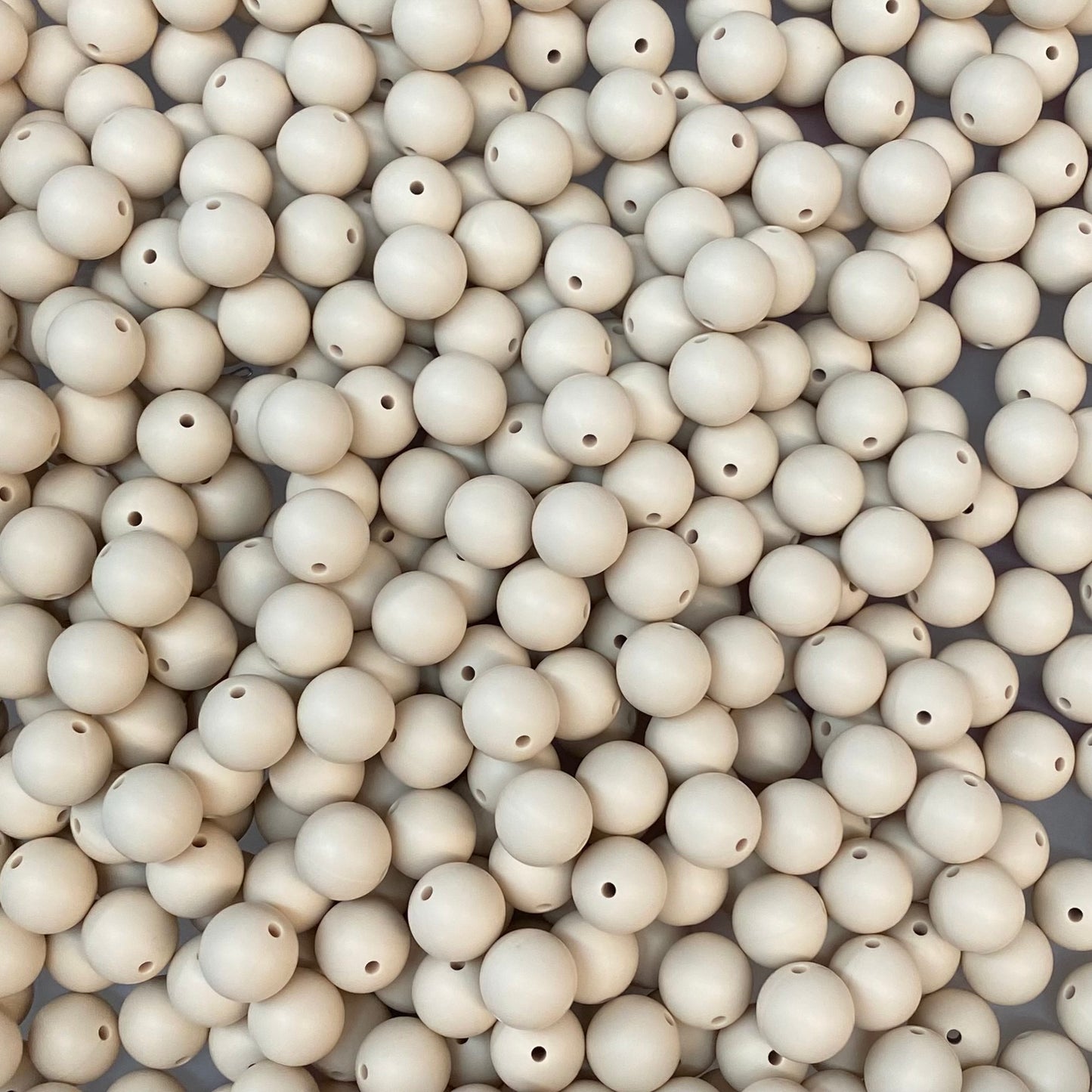 a 08 / 15mm Cream Silicone Bead