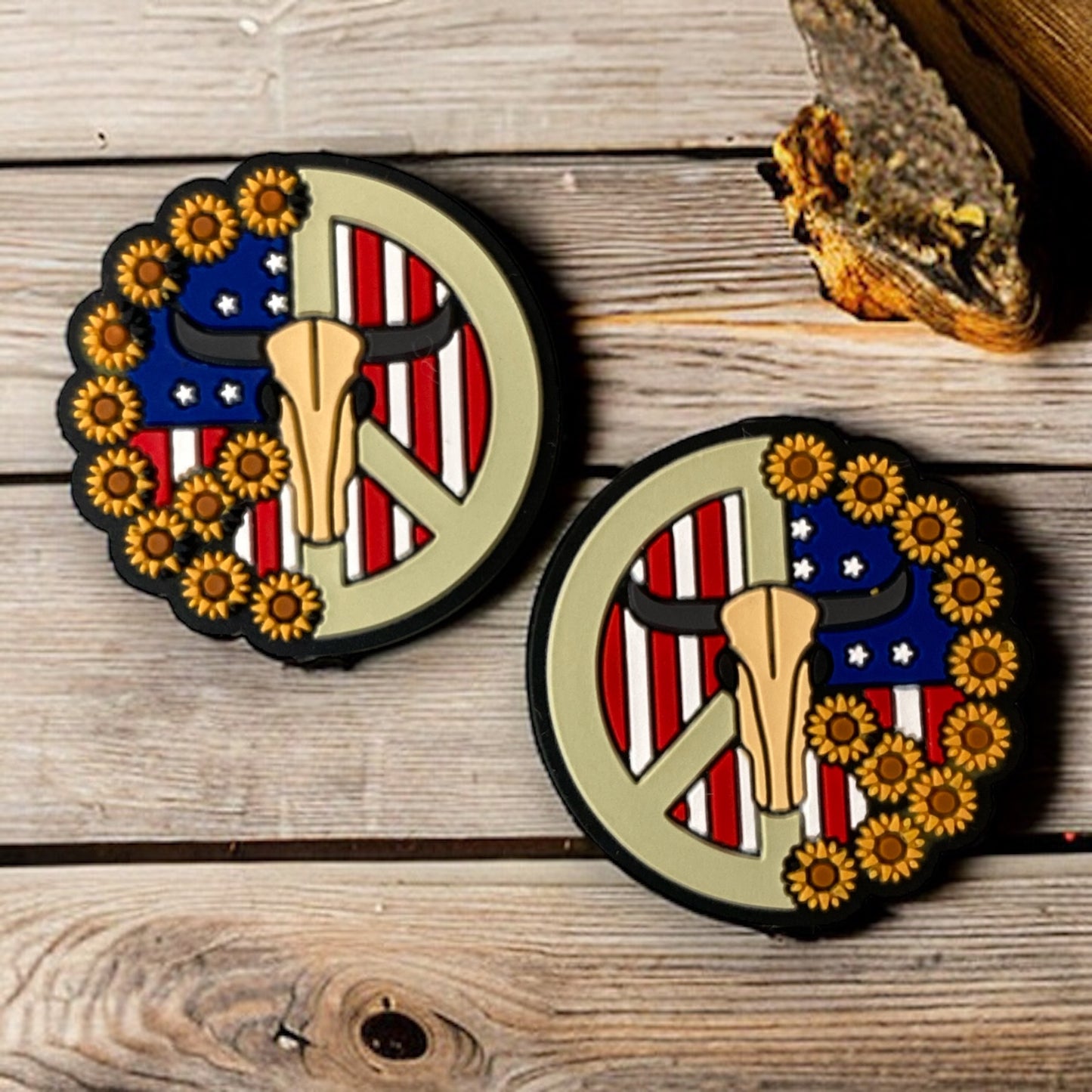 h907 - “Longhorn / Patriotic" Silicone Focal Bead (1 Count)