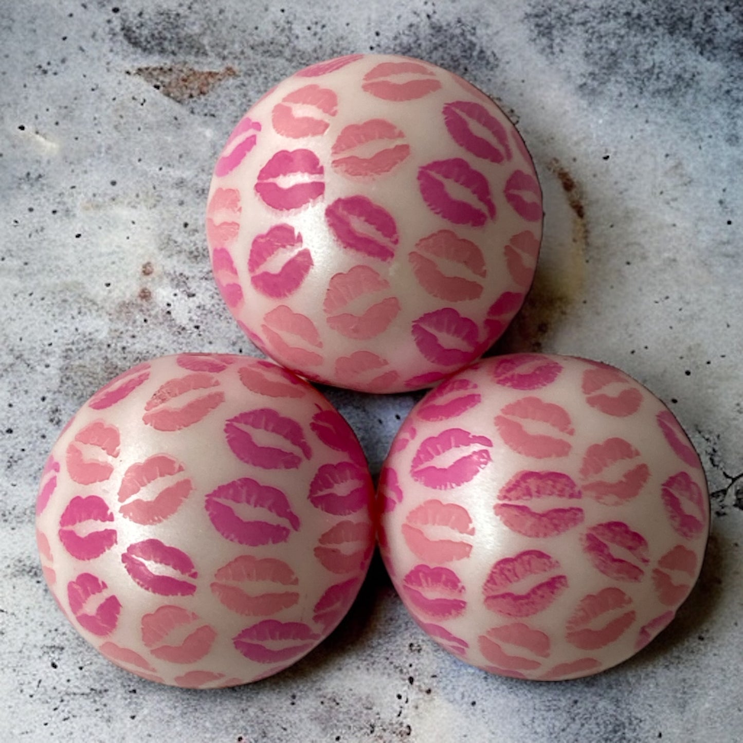 W517- 20mm "Lips Matte Solids" Acrylic Pearls (1 Count)