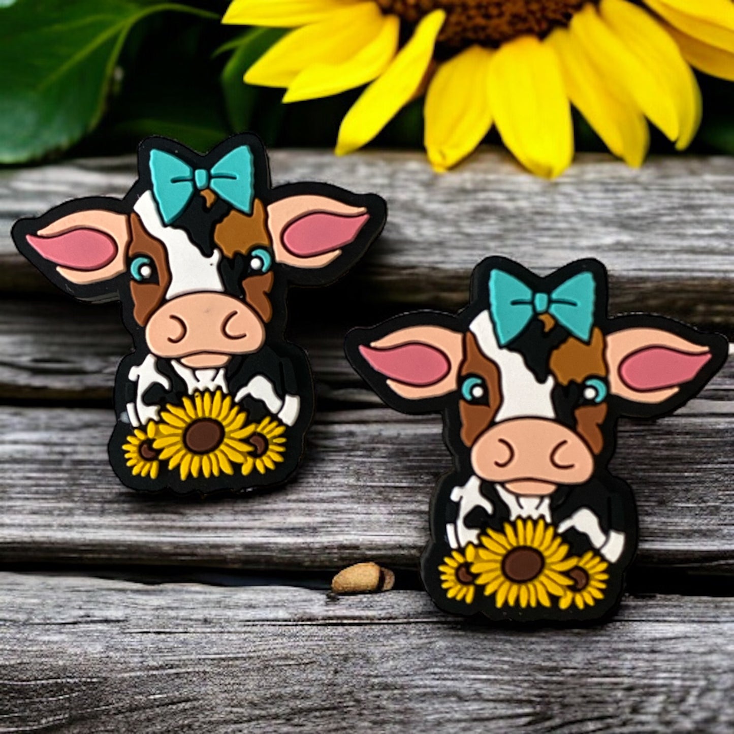 X400 - “Cow With Headband" Silicone Focal Bead (1 Count)