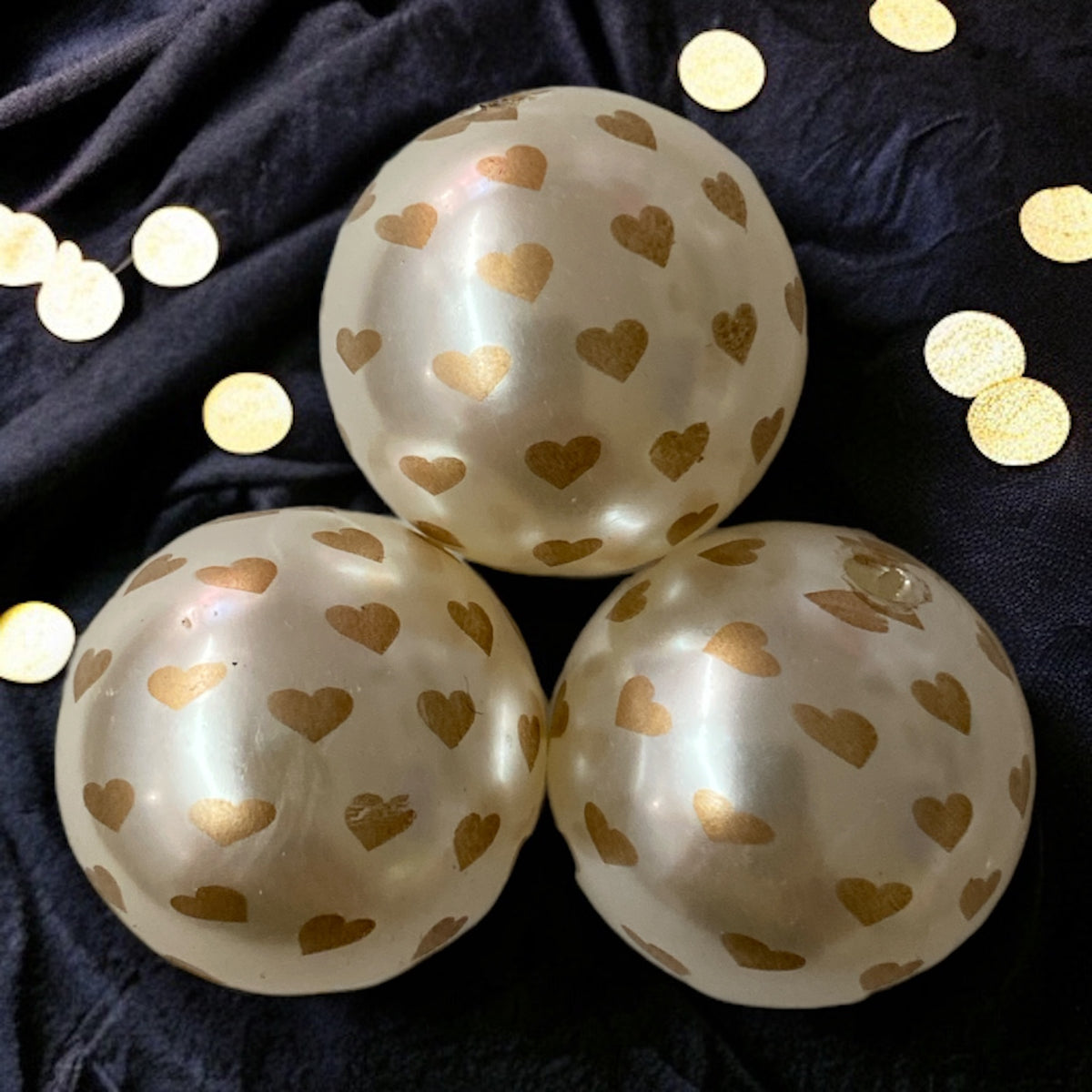 W522- 20mm "Ivory w/Gold Hearts" Acrylic Pearl Beads (1 Count)