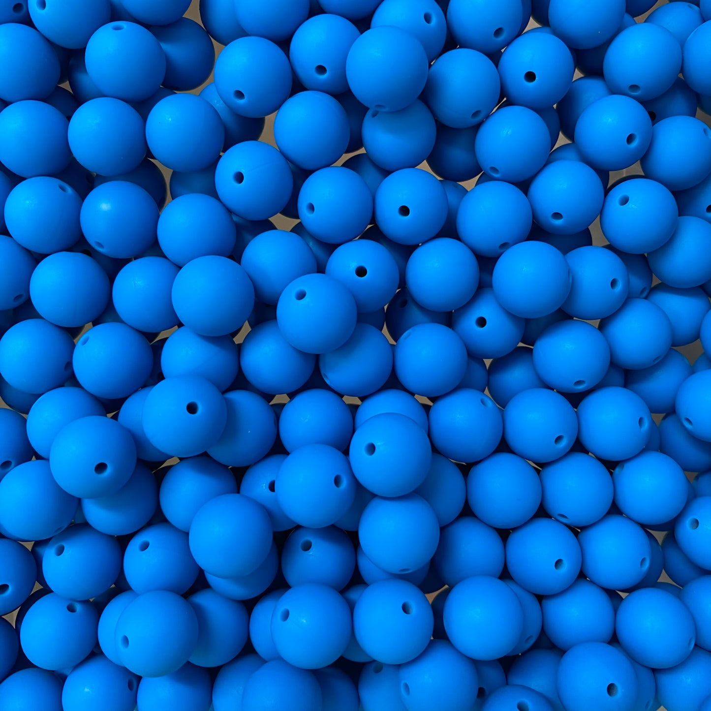 a 66 / 15mm - Azure Silicone Bead