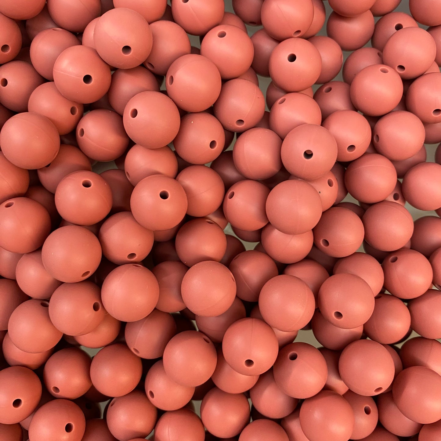 a 17 / 15mm - Rust Silicone Bead
