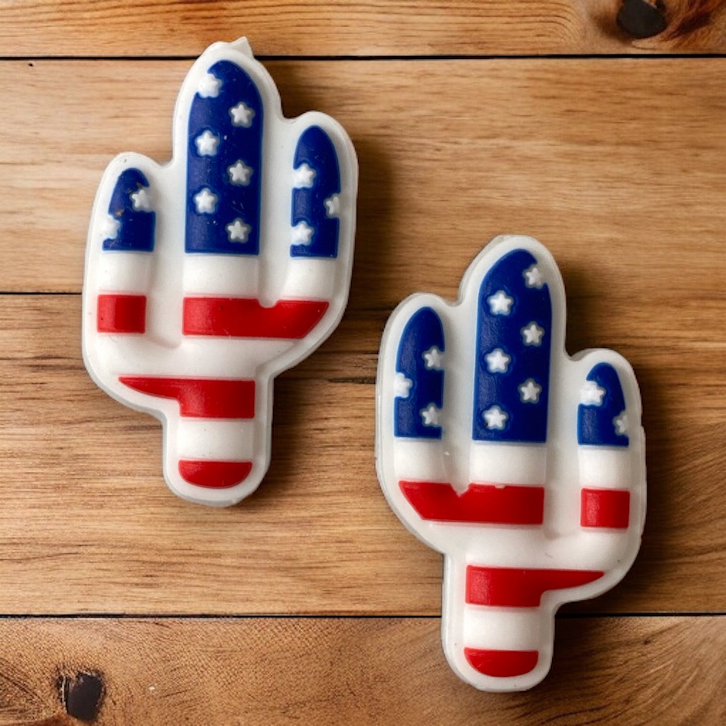 h878 - "Patriotic / Cactus" Silicone Focal Bead (1 Count)