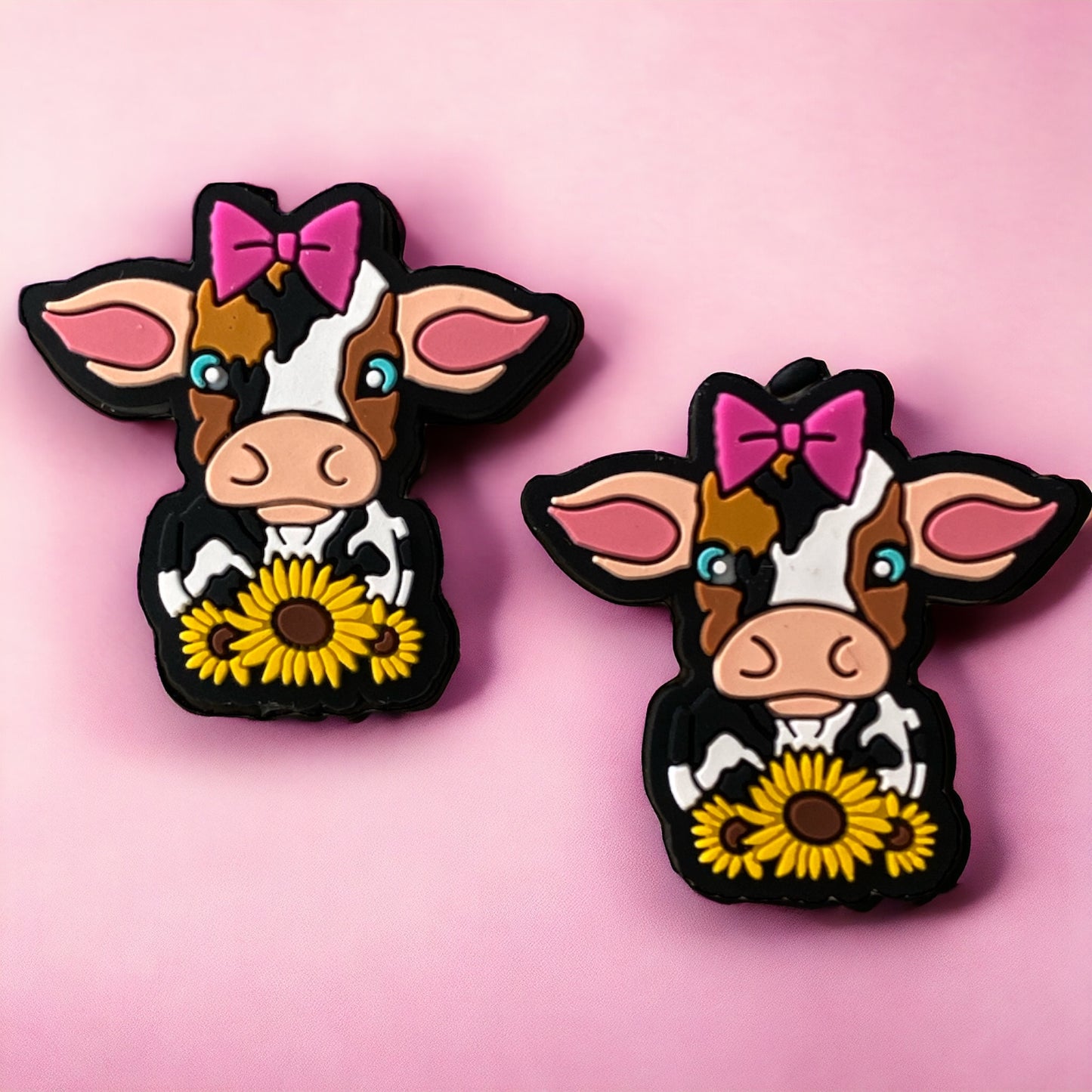 X395- “Pink Daisy Cow" Focal (1 Count) Bead Silicone