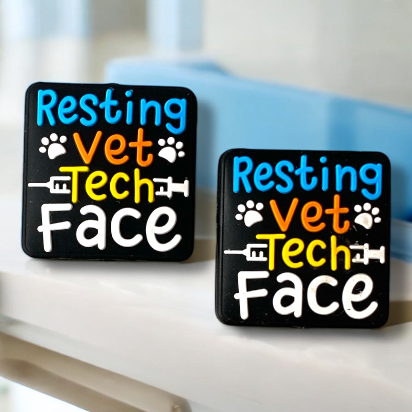 X309 - "Resting Vet Tech Face" (1 Count) Focal Bead
