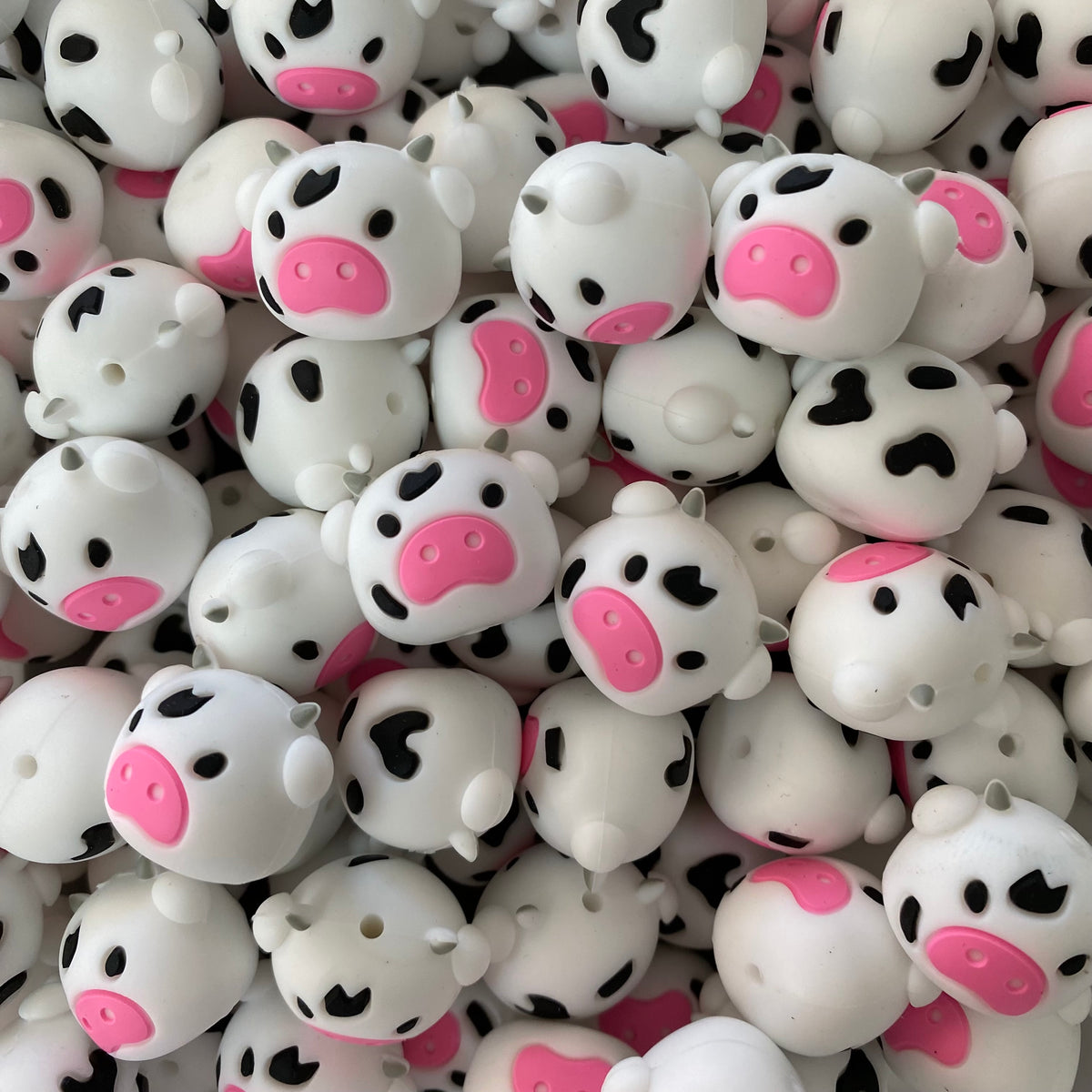 X427 - “3D Cow Face" Silicone Focal Bead (1 Count)
