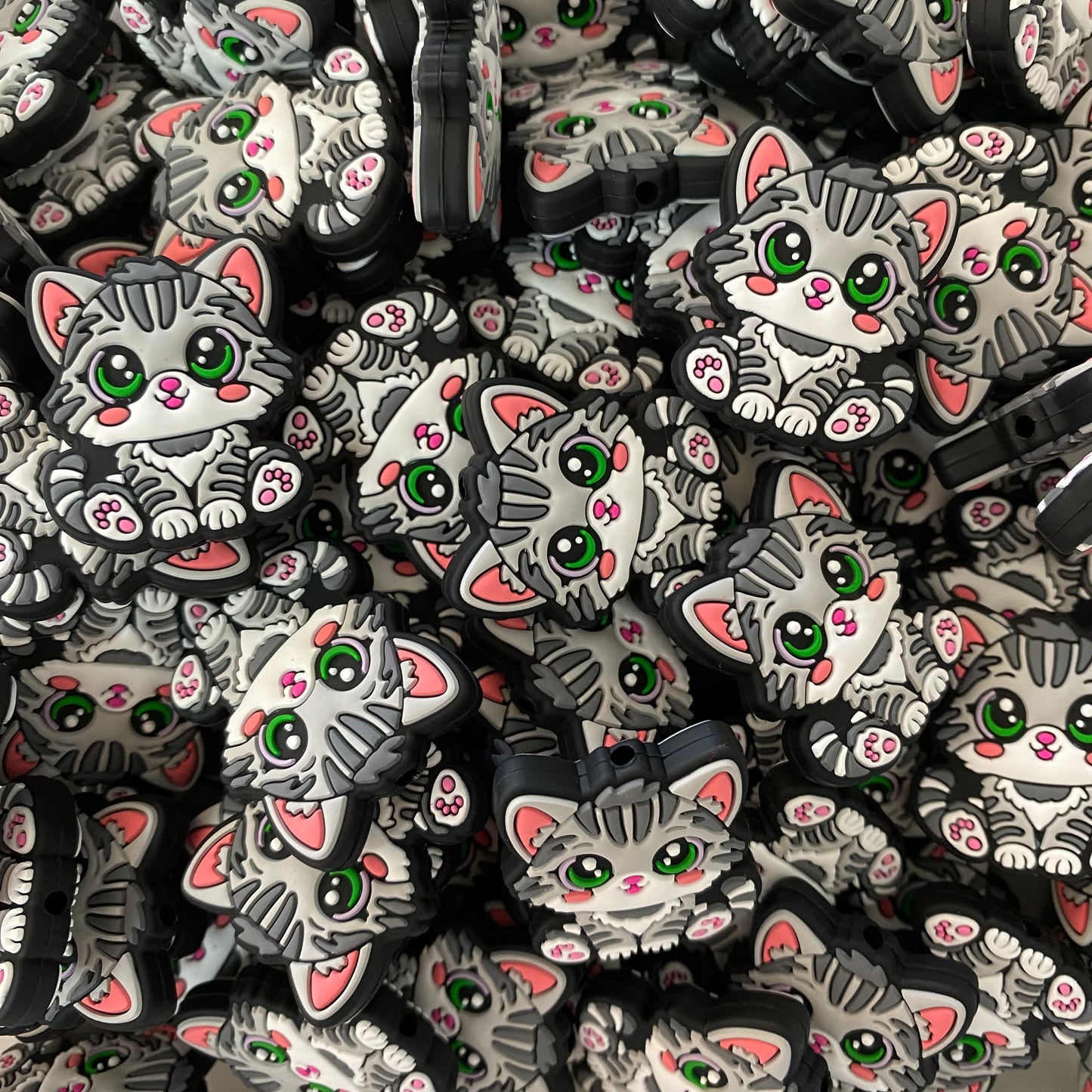 T432 - “Gray Cat" Silicone Focal Bead (1 Count)