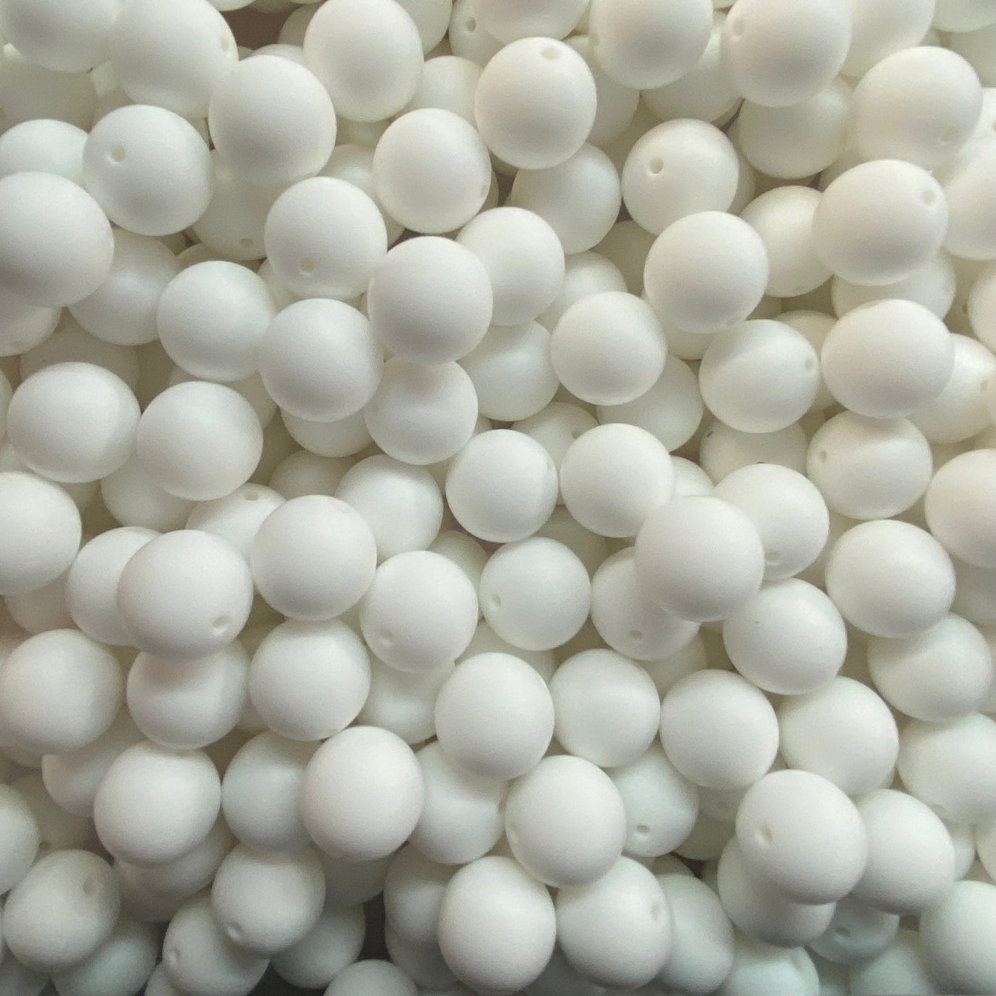 35 / 15mm - White Silicone Bead