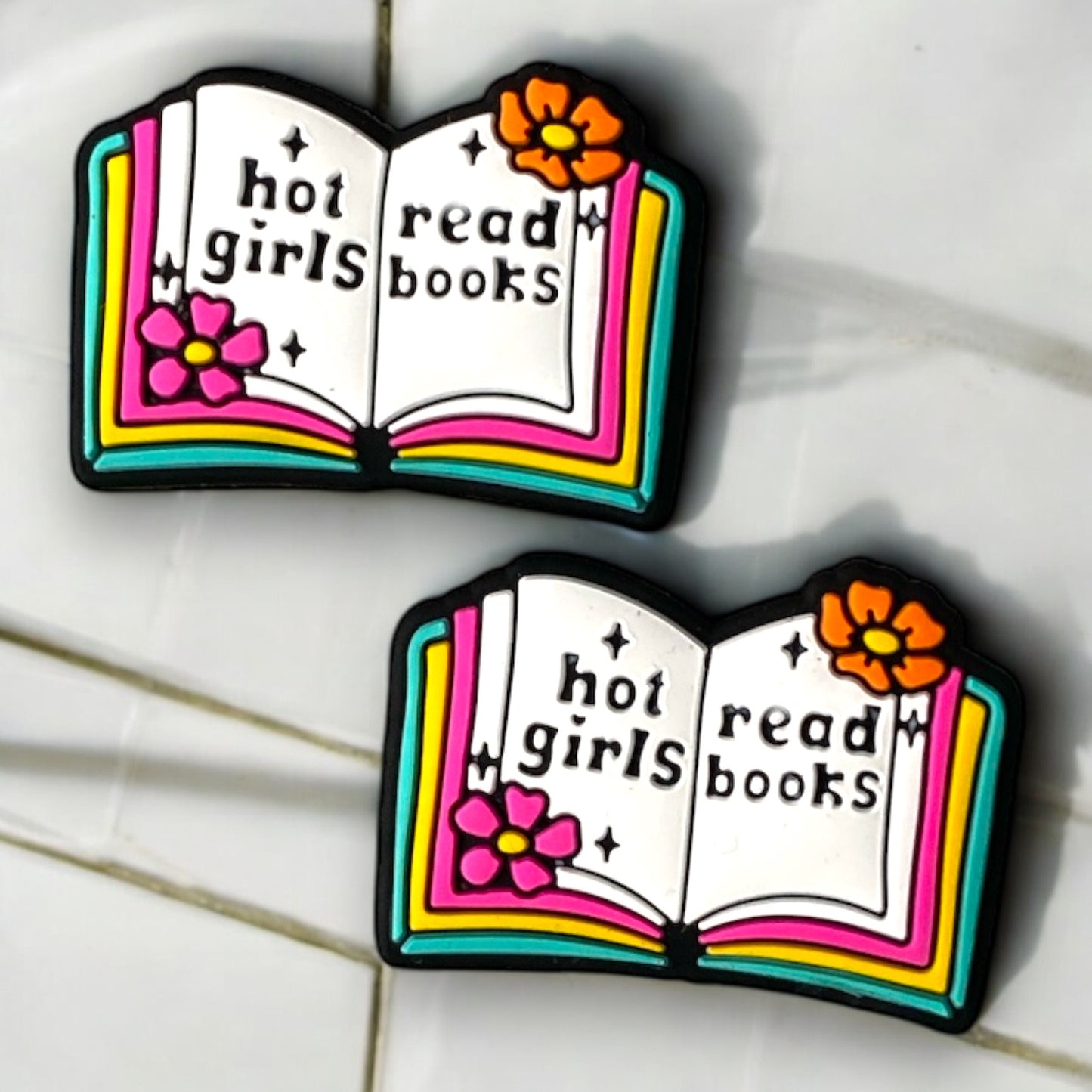 h982- “Hot Girls Read Books” Silicone Focal Bead (1 Count)