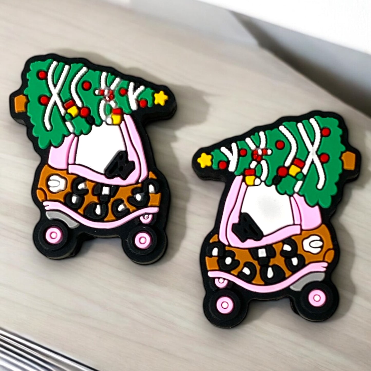 h814- “Pink Kids Car” Silicone Focal Bead (1 Count)