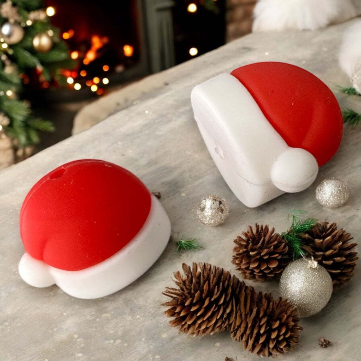 h805- “3D Santa Hat” Silicone Focal Bead (1 Count)