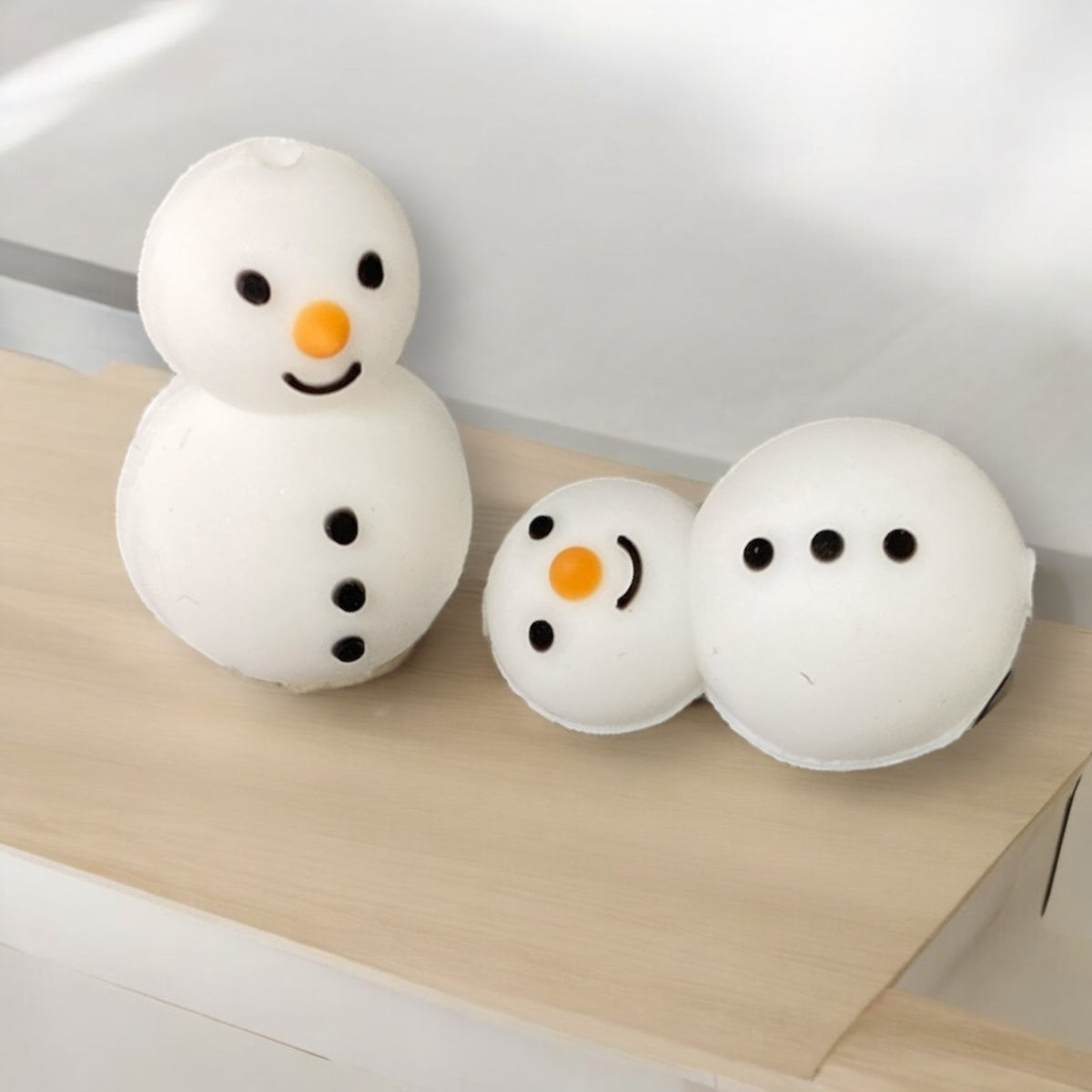 h806- “3D Snowman” Silicone Focal Bead (1 Count)