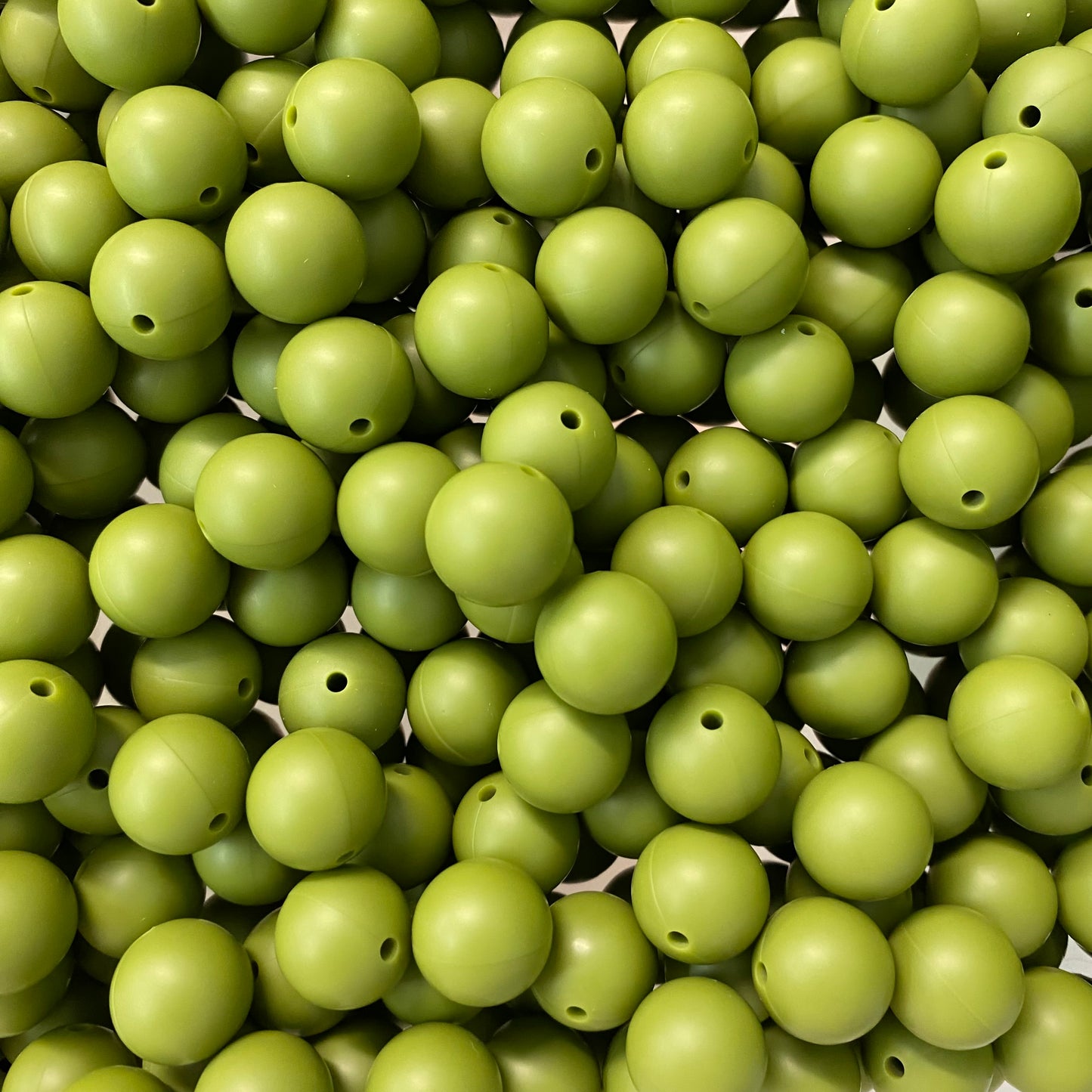a 77 / 15mm - Olive Silicone Bead