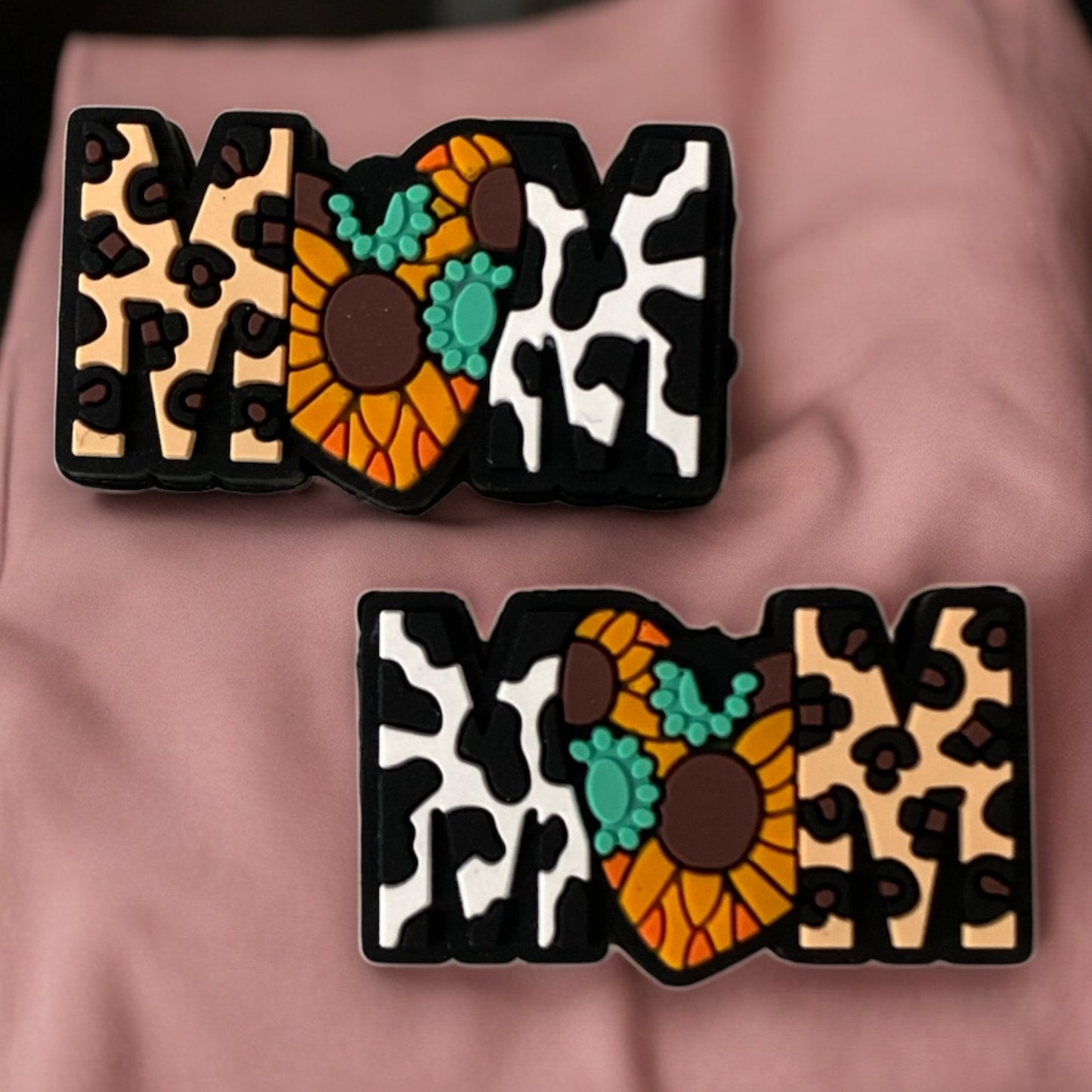 e622- "Mom" Silicone Focal Bead (1 Count)