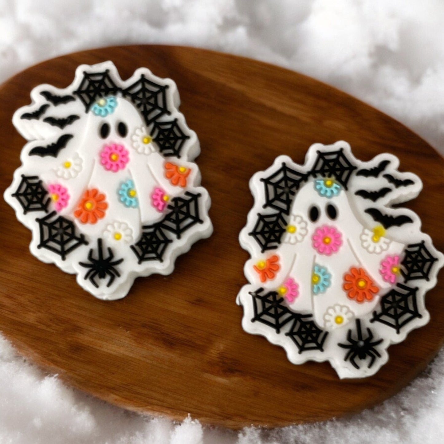 h922- "Web Ghost" Silicone Focal Bead (1 Count)