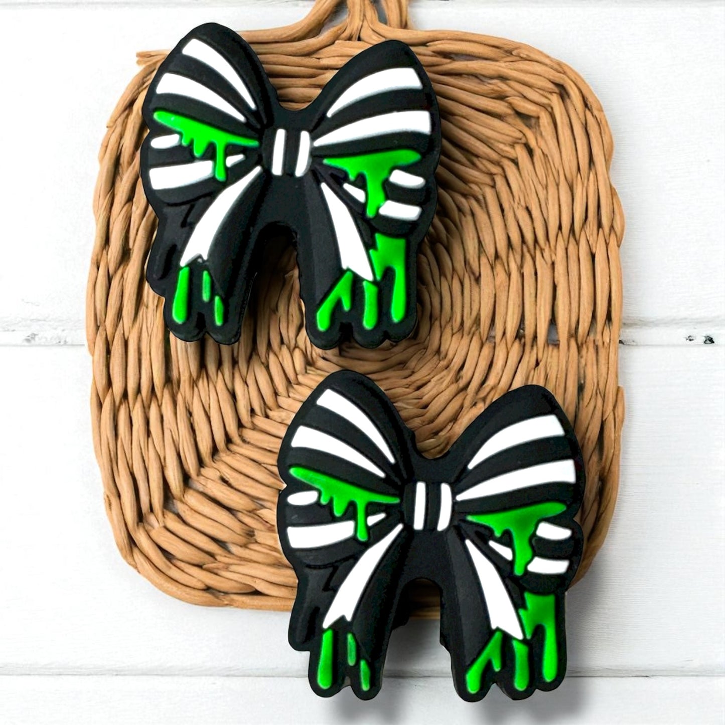 h944- "Bettlejuice Inspired Bow" Silicone Focal Bead