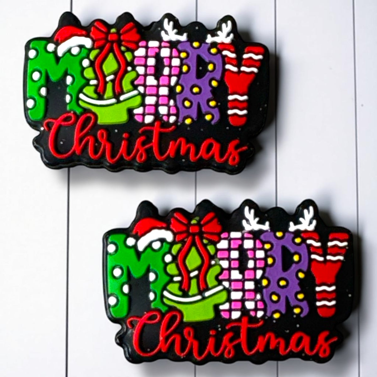 X48- "Merry Christmas" Silicone Focal Bead