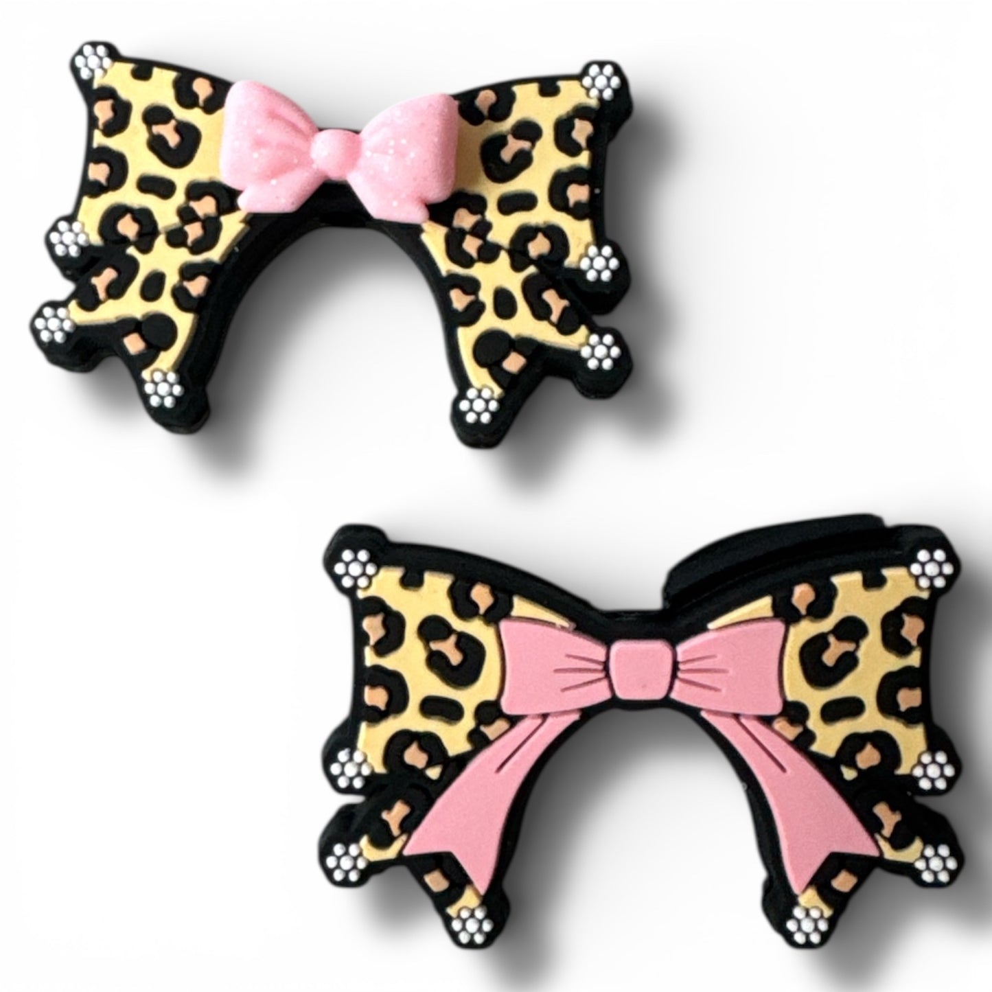 X036- “Cheetah Bow” Silicone Focal Bead (1 Count)