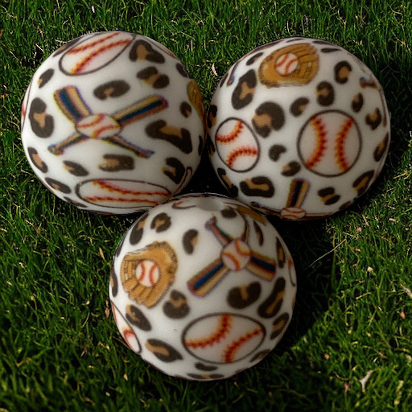 T51- 15mm “Baseball” Pattern Silicone Bead