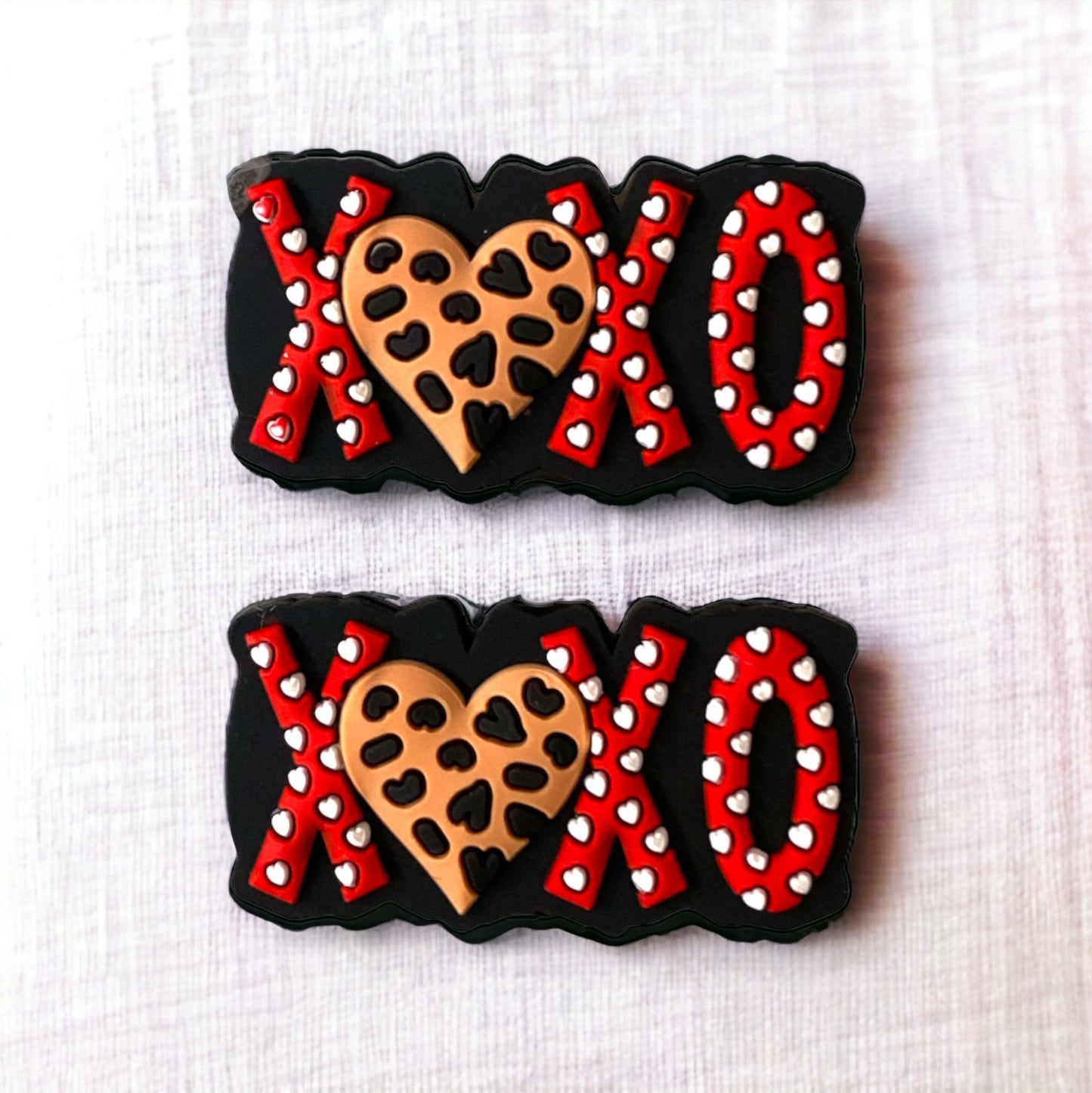 h853 -  “XOXO” Silicone Focal Bead (1 Count)