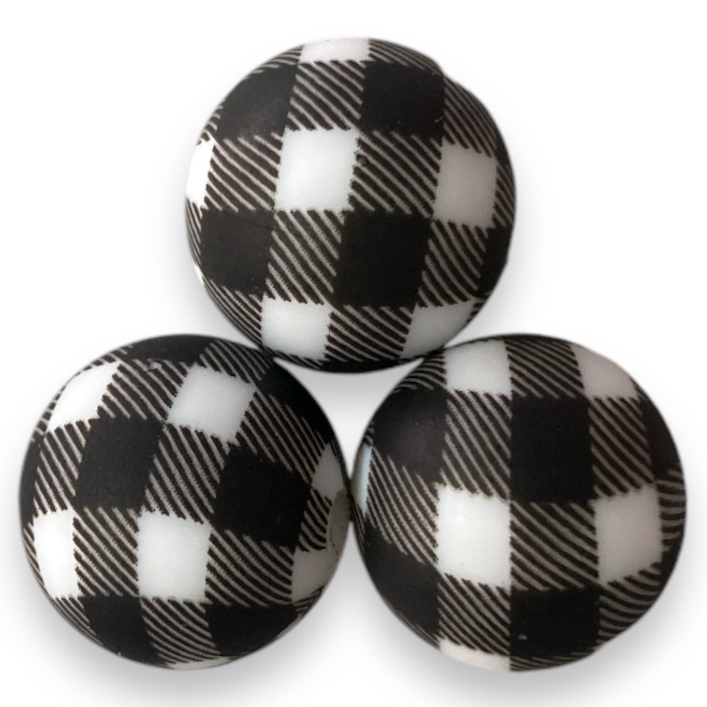 #714 -  15mm Black & White Buffalo Plaid Silicone Beads