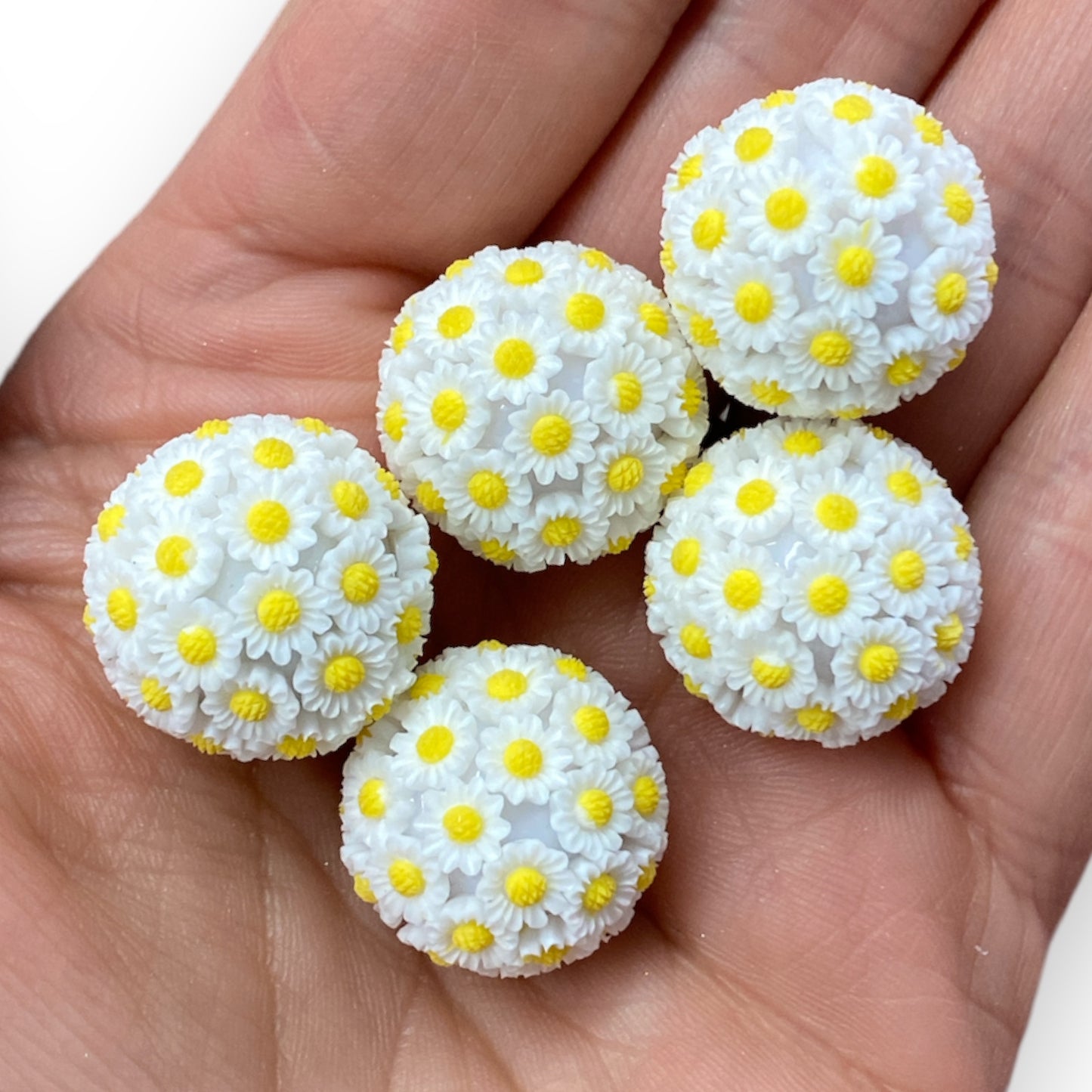 #1258 - 20mm "White Daisy" Bead