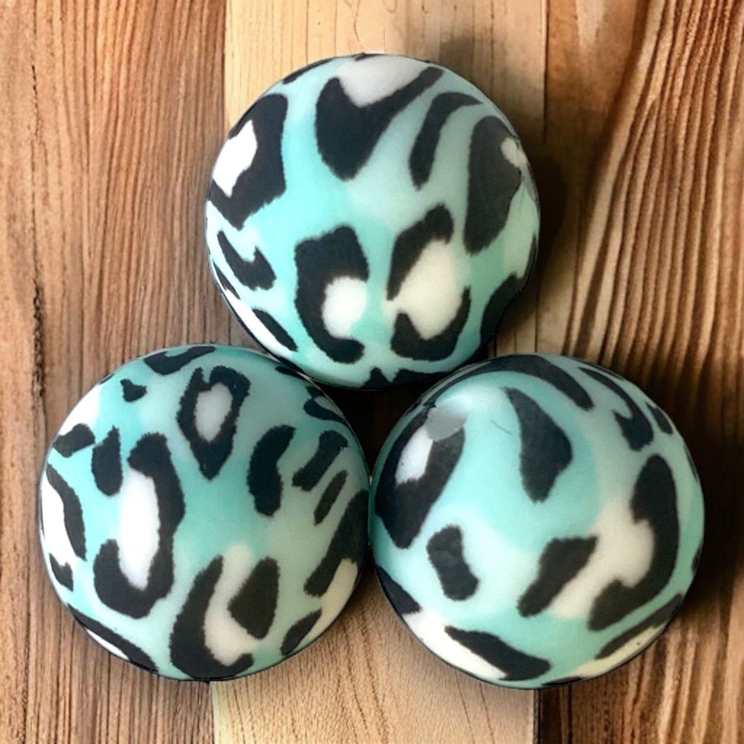 #773 - 19mm Aqua Leopard Silicone Beads