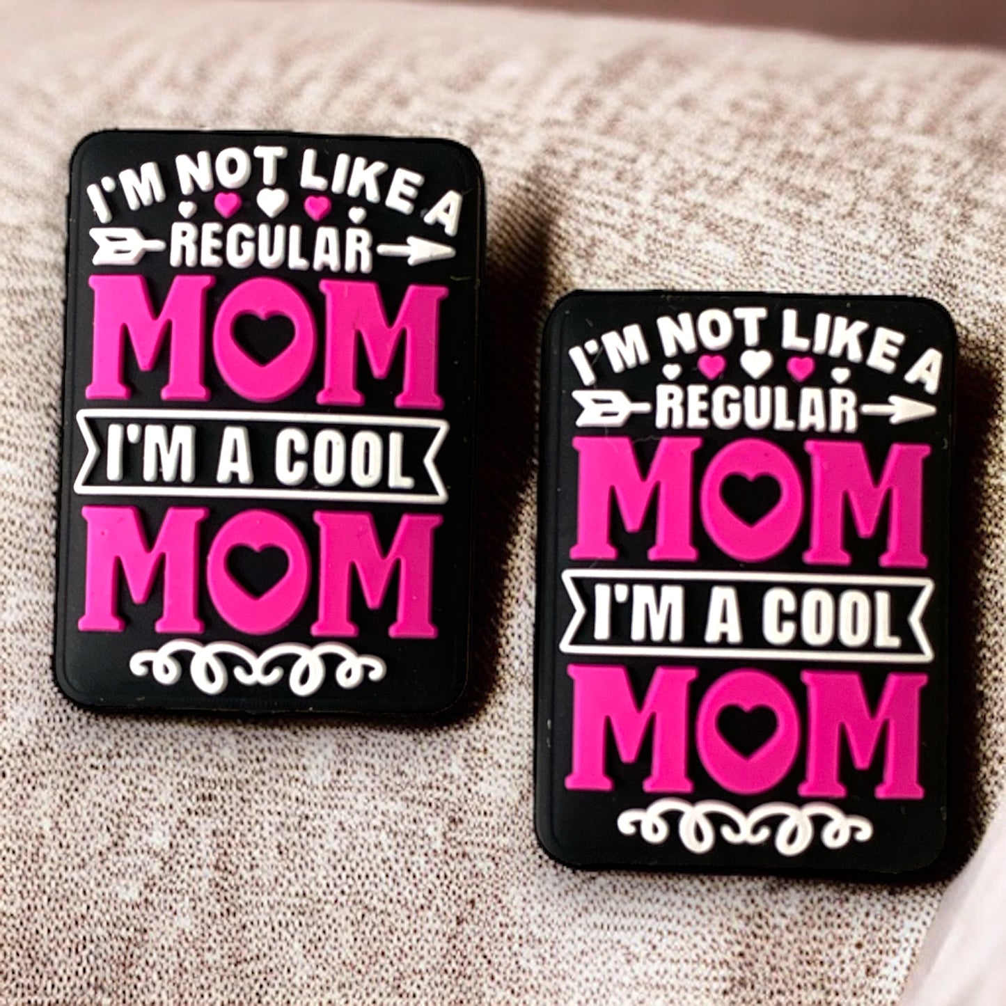 e655  - "I'm A Cool Mom" Silicone Focal Bead (1 Count)