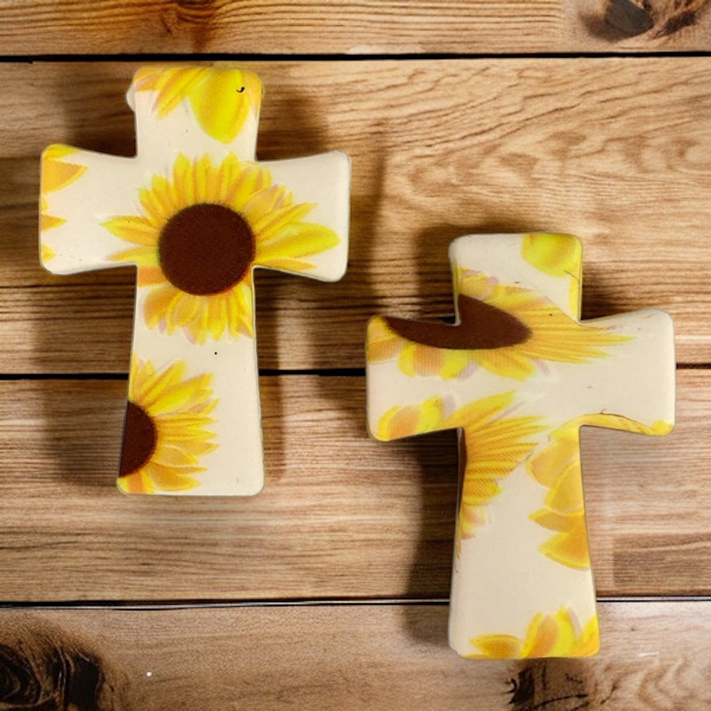 e615 -  "Sunflower (white) Cross" Silicone Focal Bead (1 Count)