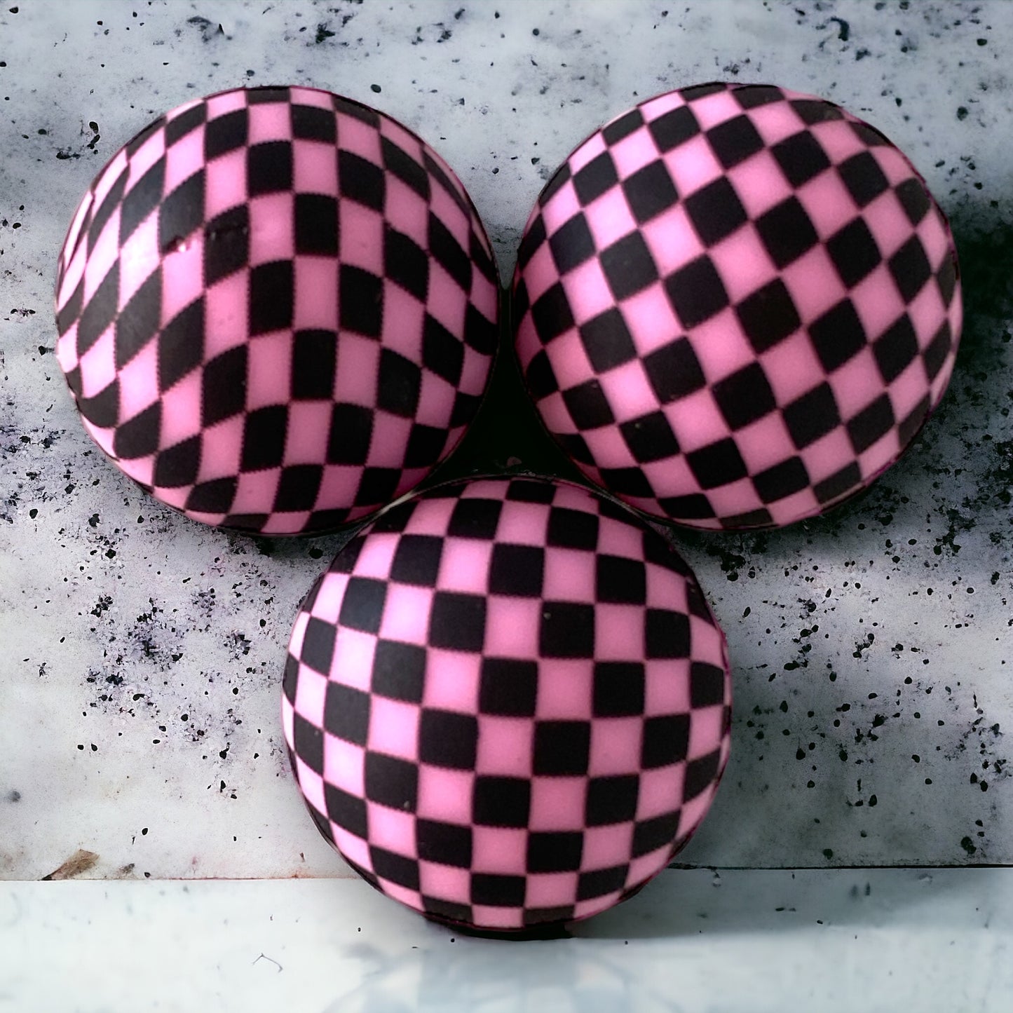 #815 - 19mm “Pink- Checkered” Silicone Beads