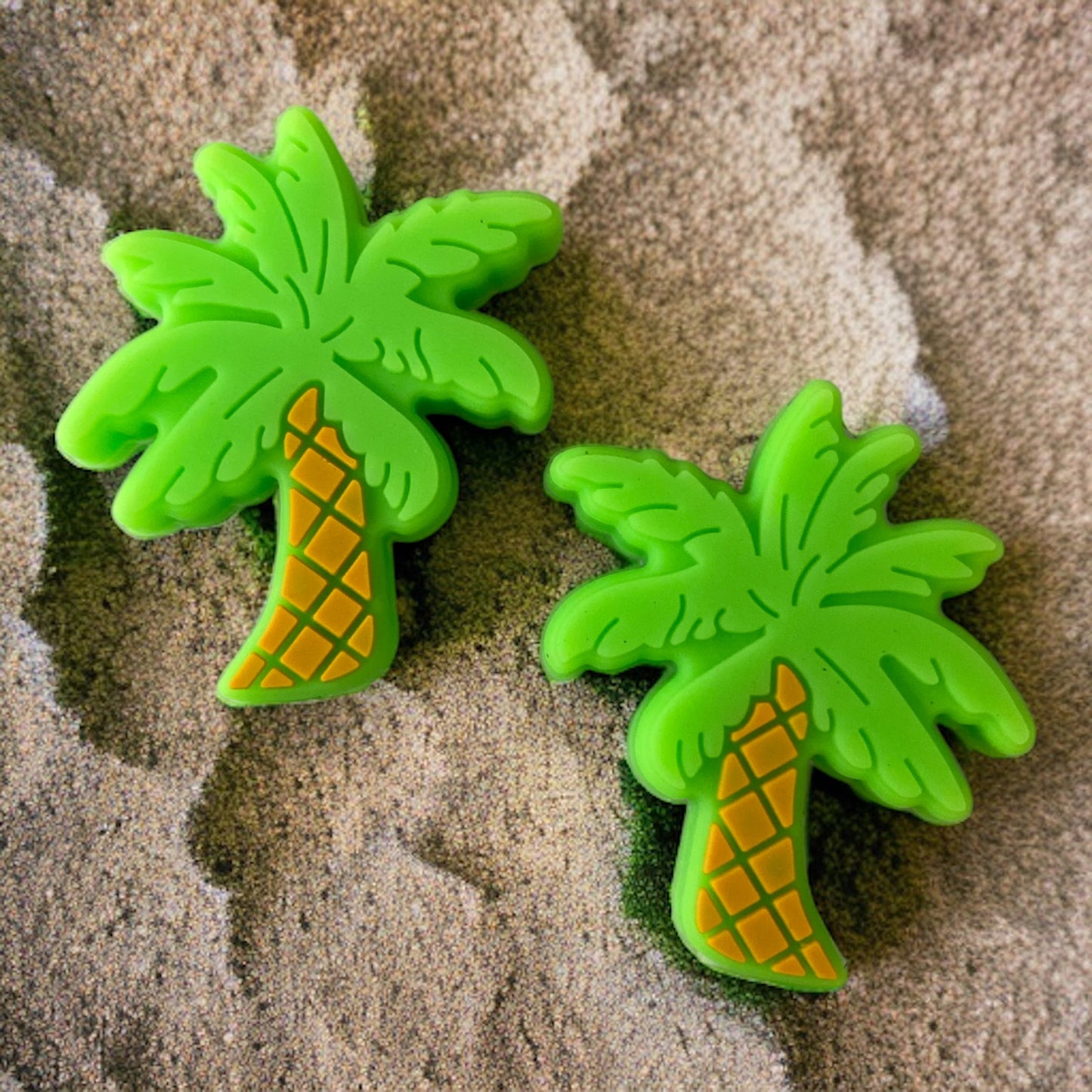 h997 - “Palm Tree” Silicone Focal Bead (1 Count)