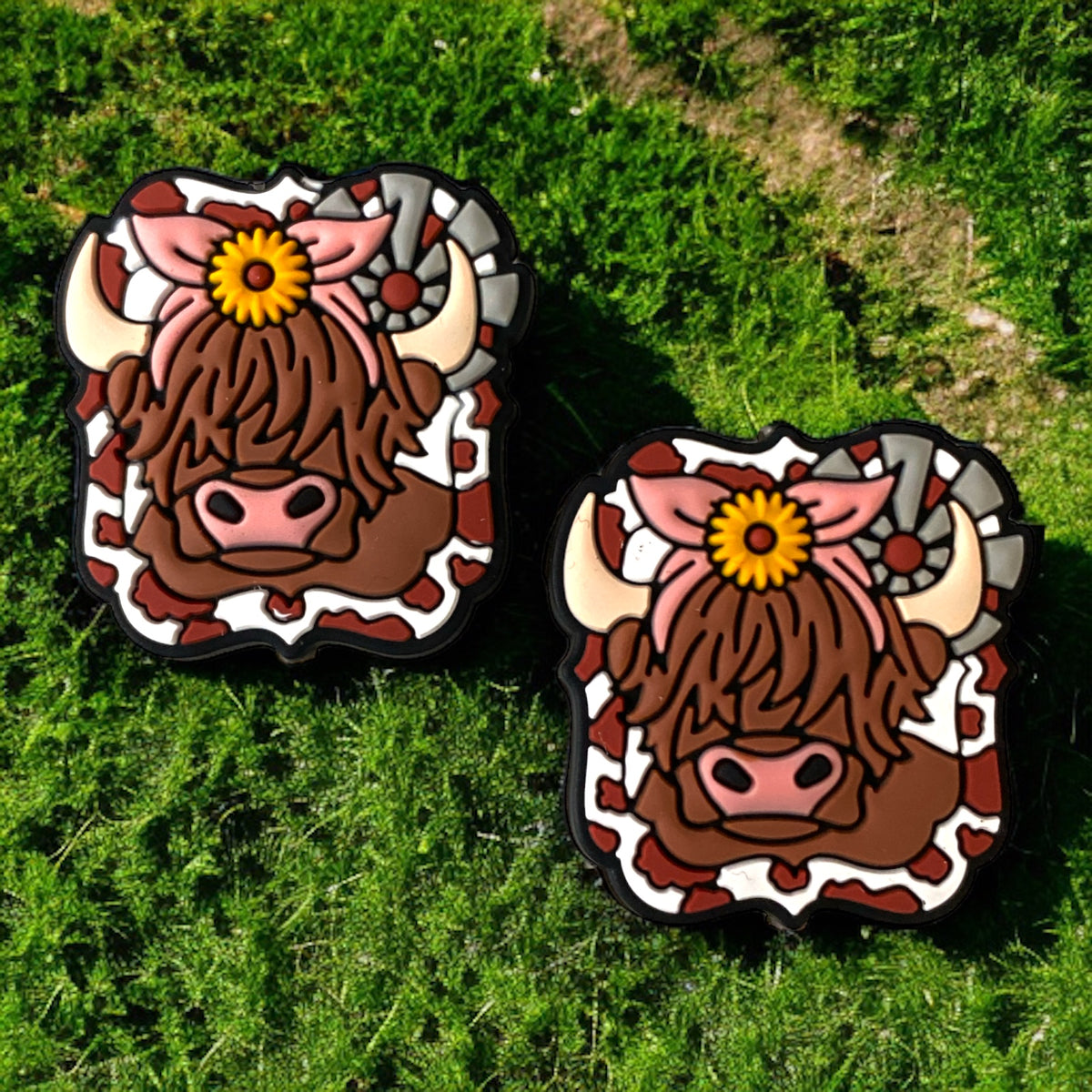 X409 - “Highland Daisy Headband Cow” Silicone (1 Count)Focal Bead