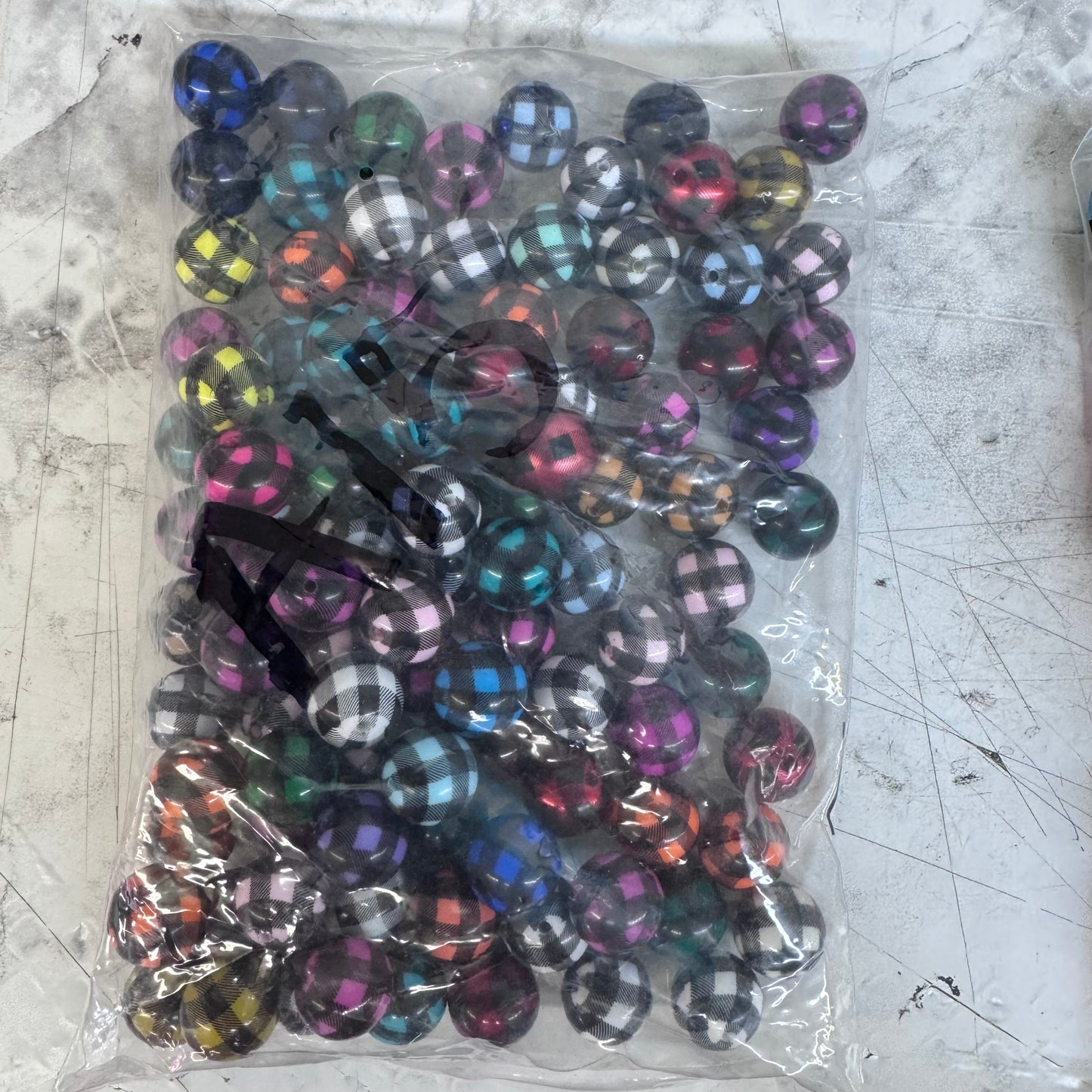 A15- 20mm Buffalo Plaid Mixed Beads 100 Count *WAREHOUSE SALE*