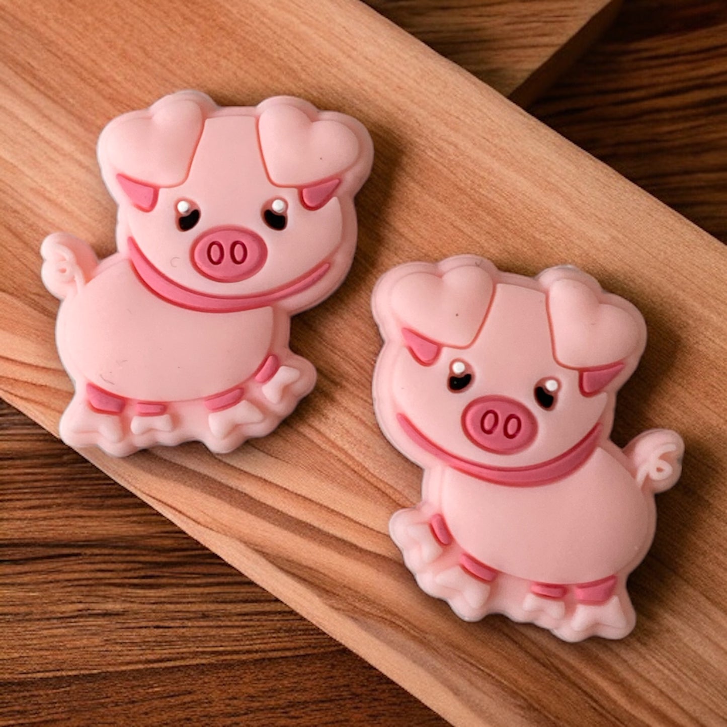 T371- "Piggy" Silicone Focal Bead (1 Count)