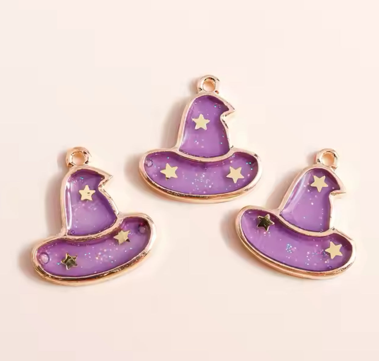 Q-A184- Witch Hat Charm (1 Count)