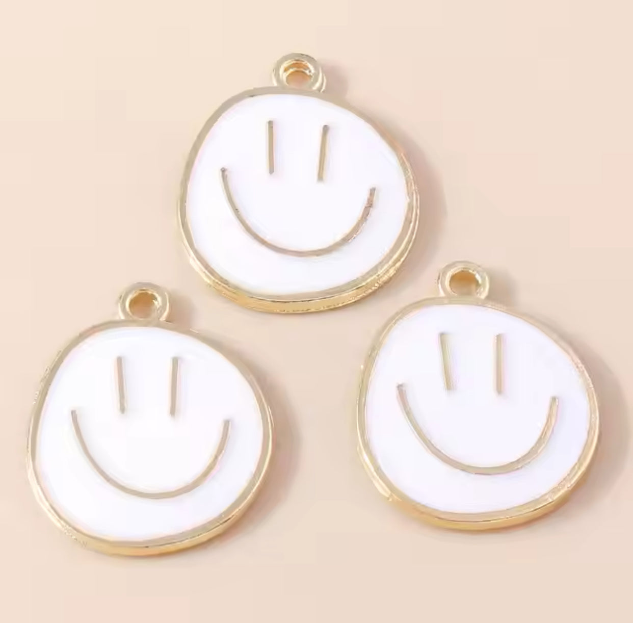 Q-A91- White “Happy” Small Charm (1 Count)