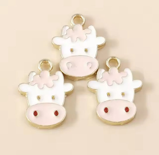 Q-A99- Cow Face Small Alloy Charm (1 Count)