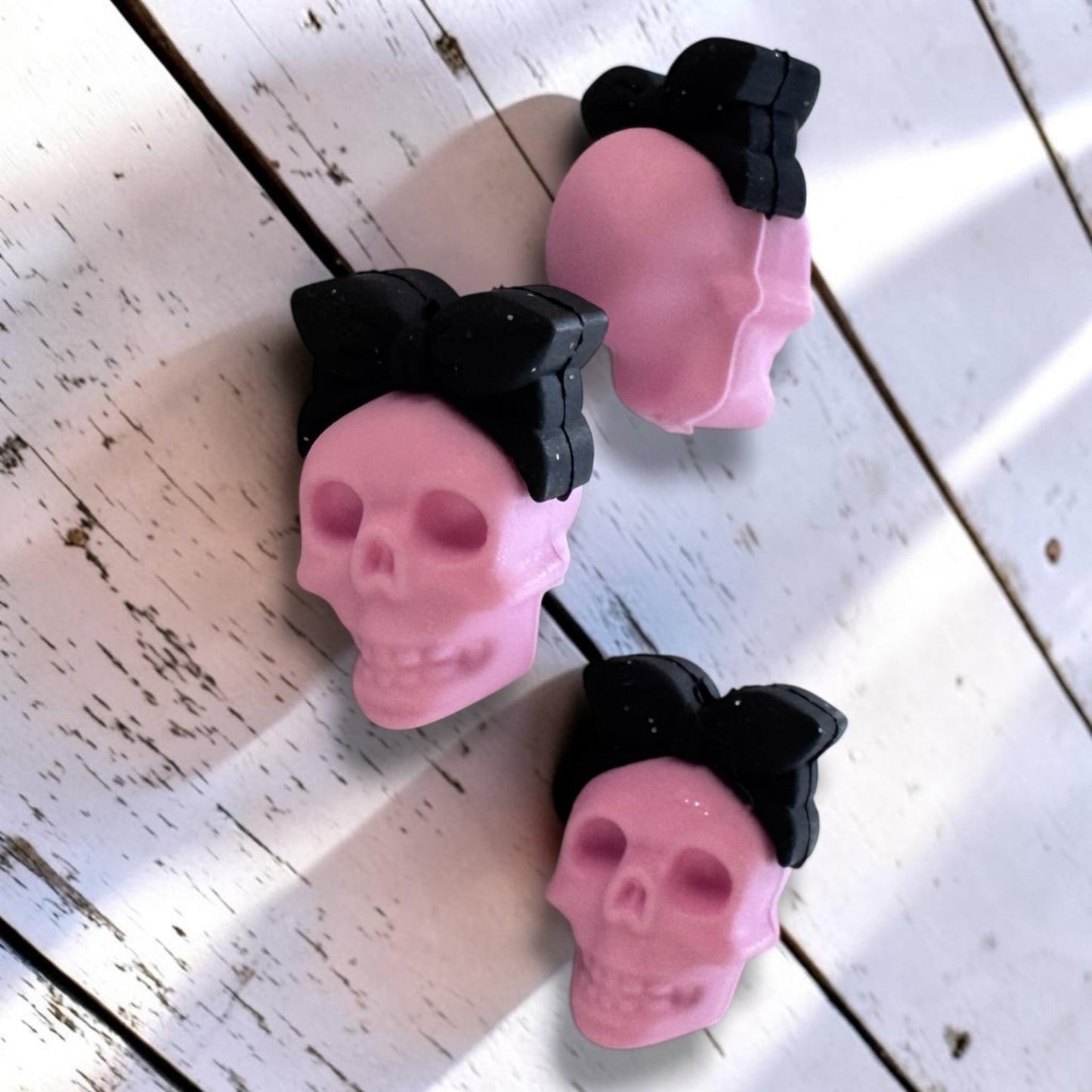 h1043- "Light Pink Skull w/Bow 3D" Silicone Focal Bead for DIY Crafts (1 Count)