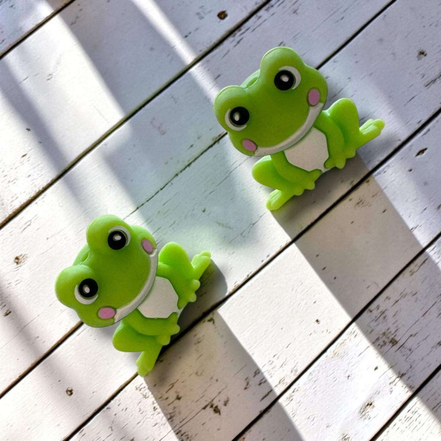 h1032- "Frog 3D" Silicone Focal Bead for DIY Crafts (1 Count)