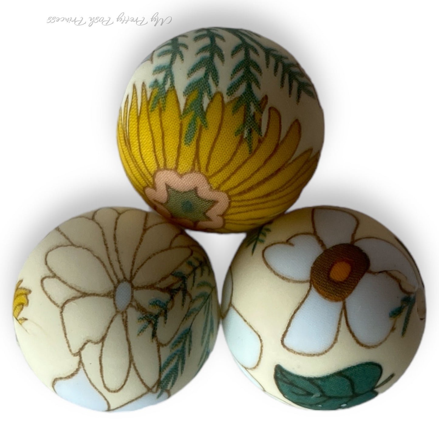 #717  - 15mm “Daisy"  Silicone  Beads