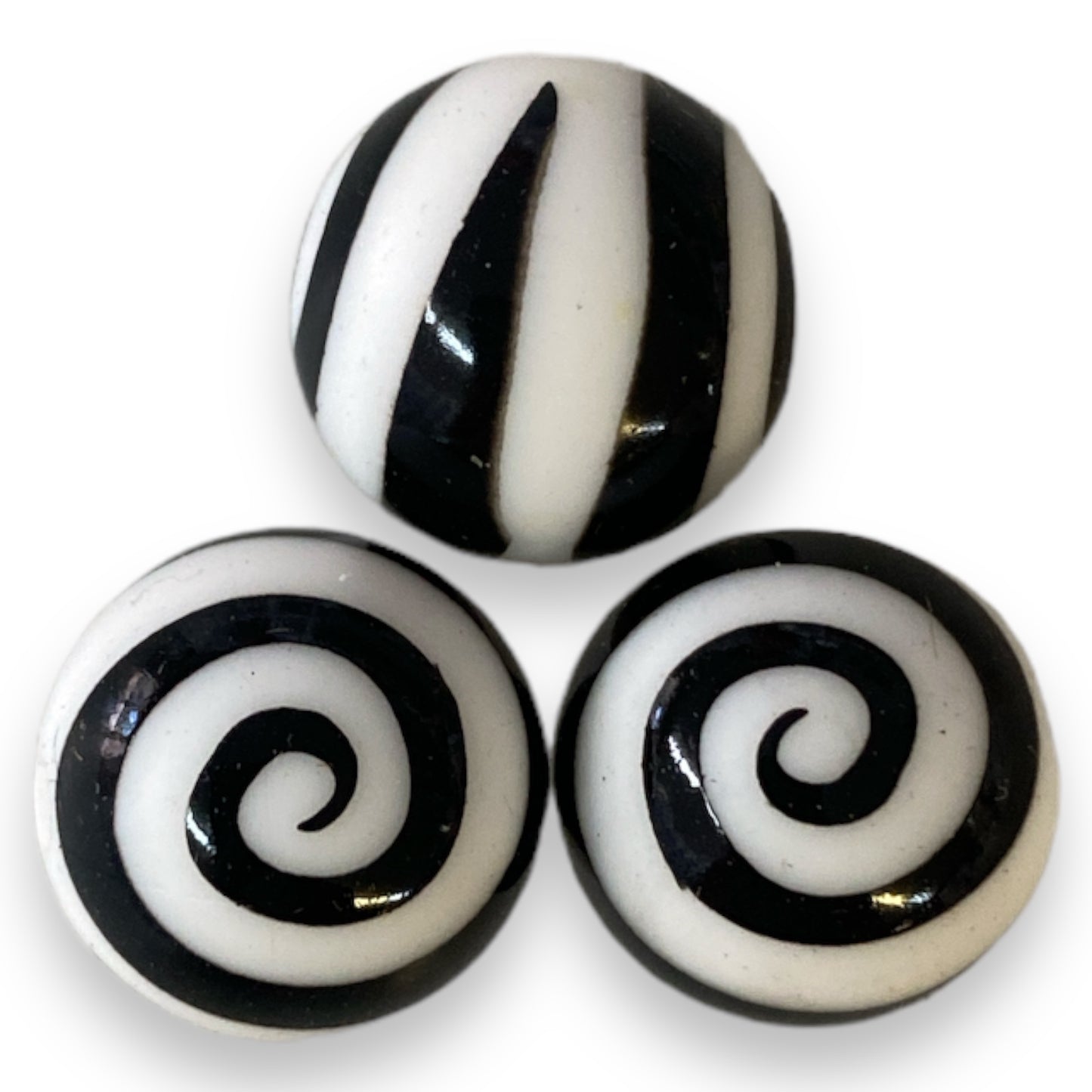 T78- 15mm “Black Swirls” Silicone Beads