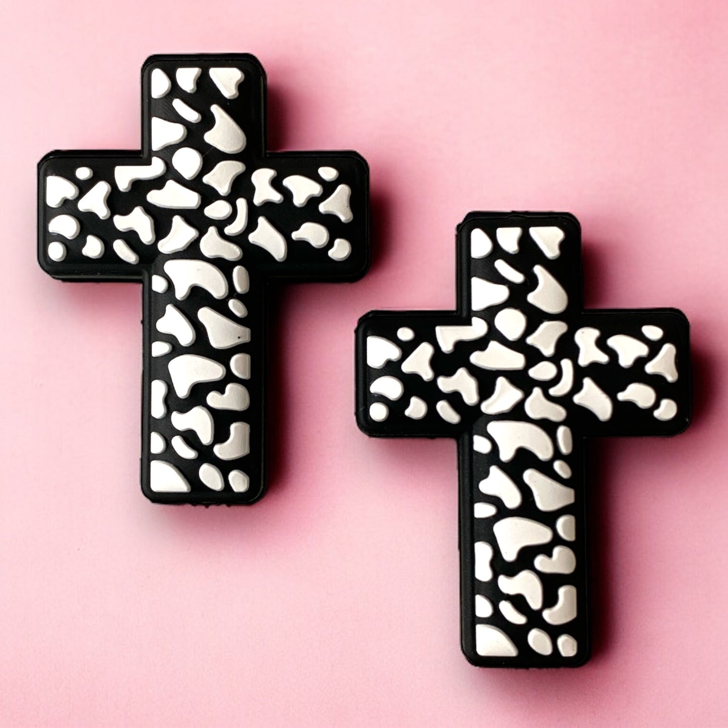 e613 - “Black / White Spot Cross" Silicone Focal Bead (1 Count)