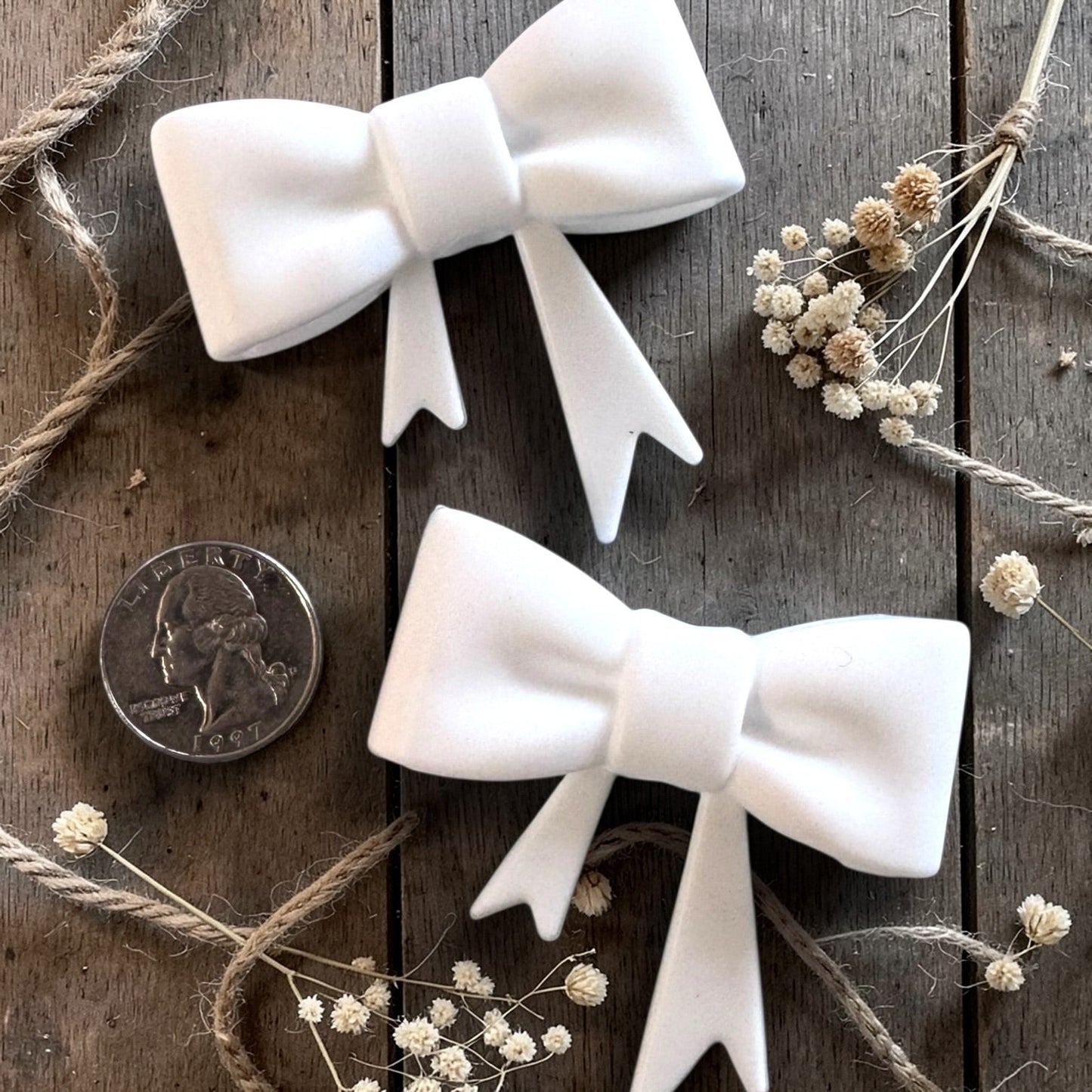 X107- "White Bow"  Silicone Focal / Straw Topper (Large) (1 Count)