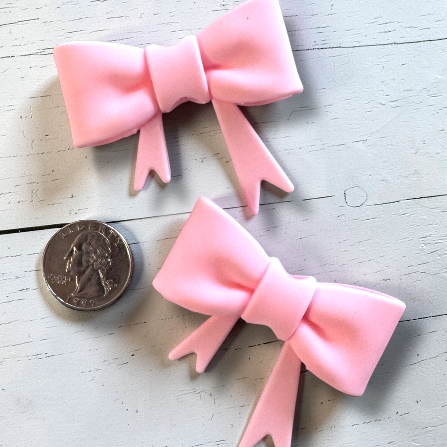 X114- "Light Pink Bow"  Silicone Focal / Straw Topper (Large) (1 Count)