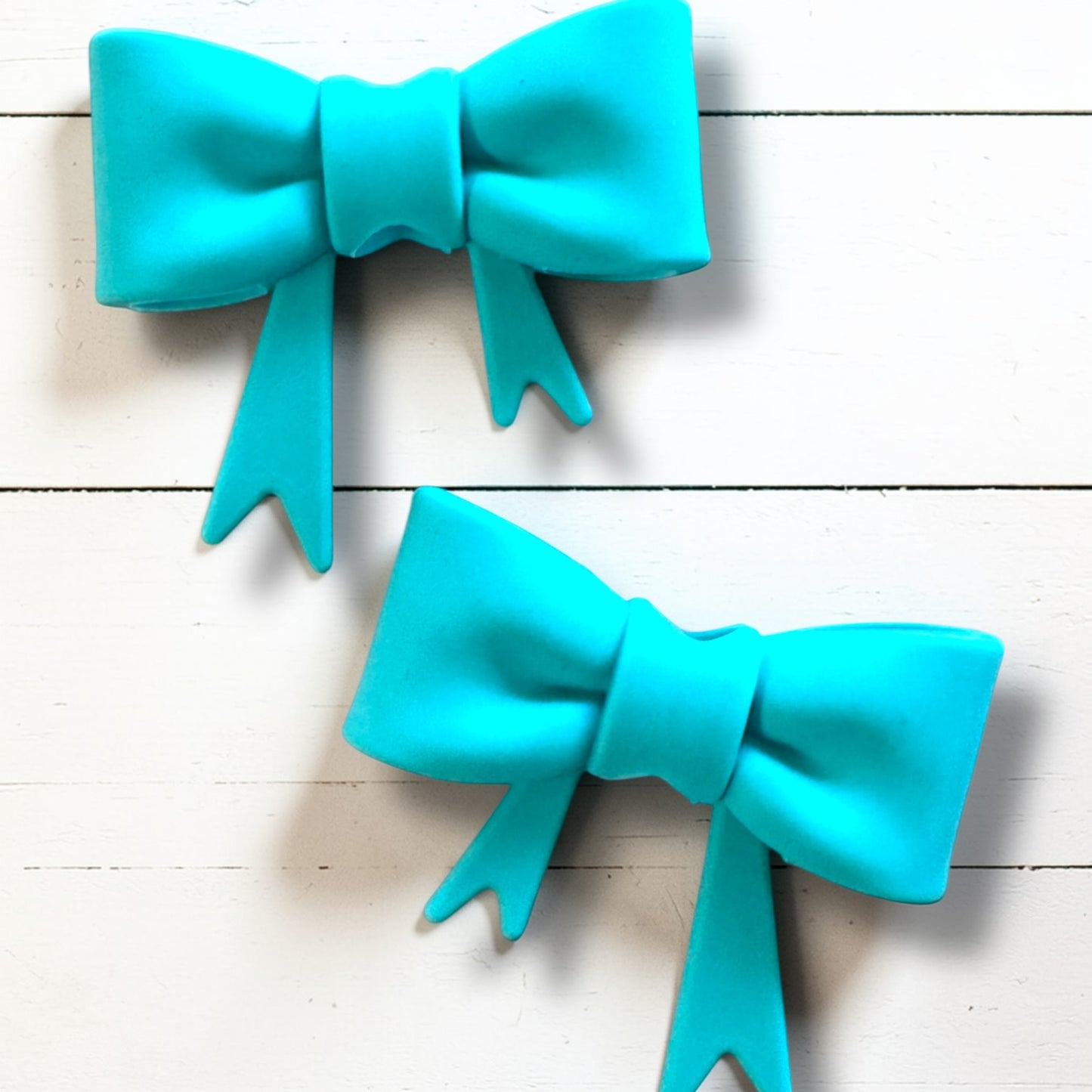 X109- "Aqua Bow"  Silicone Focal / Straw Topper (Large) (1 Count)